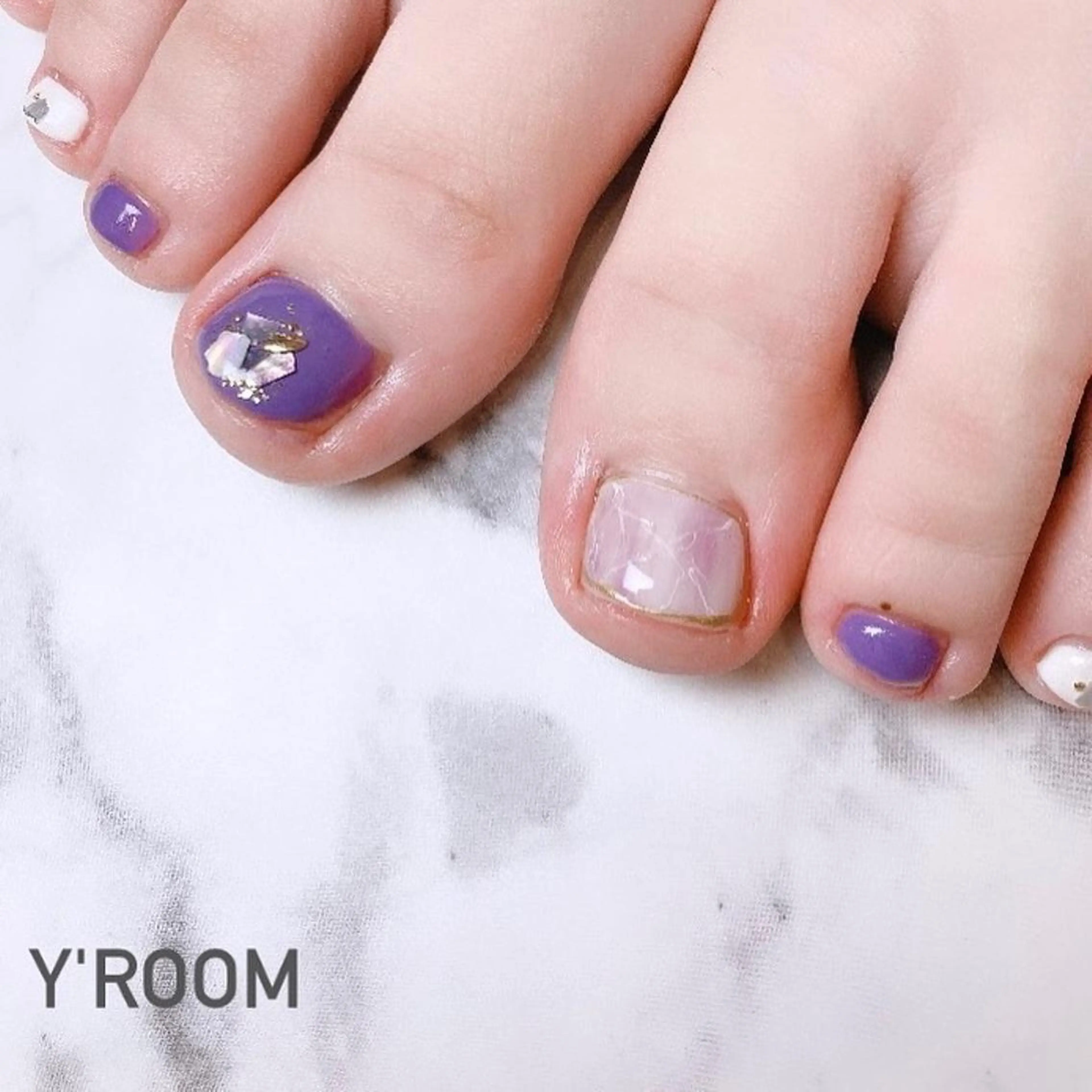 ネイル オーロラネイル フラッシュネイル フットネイル ジェルネイル 氷ネイル・うるうるネイル YUKA （ネイリスト）のネイルデザイン