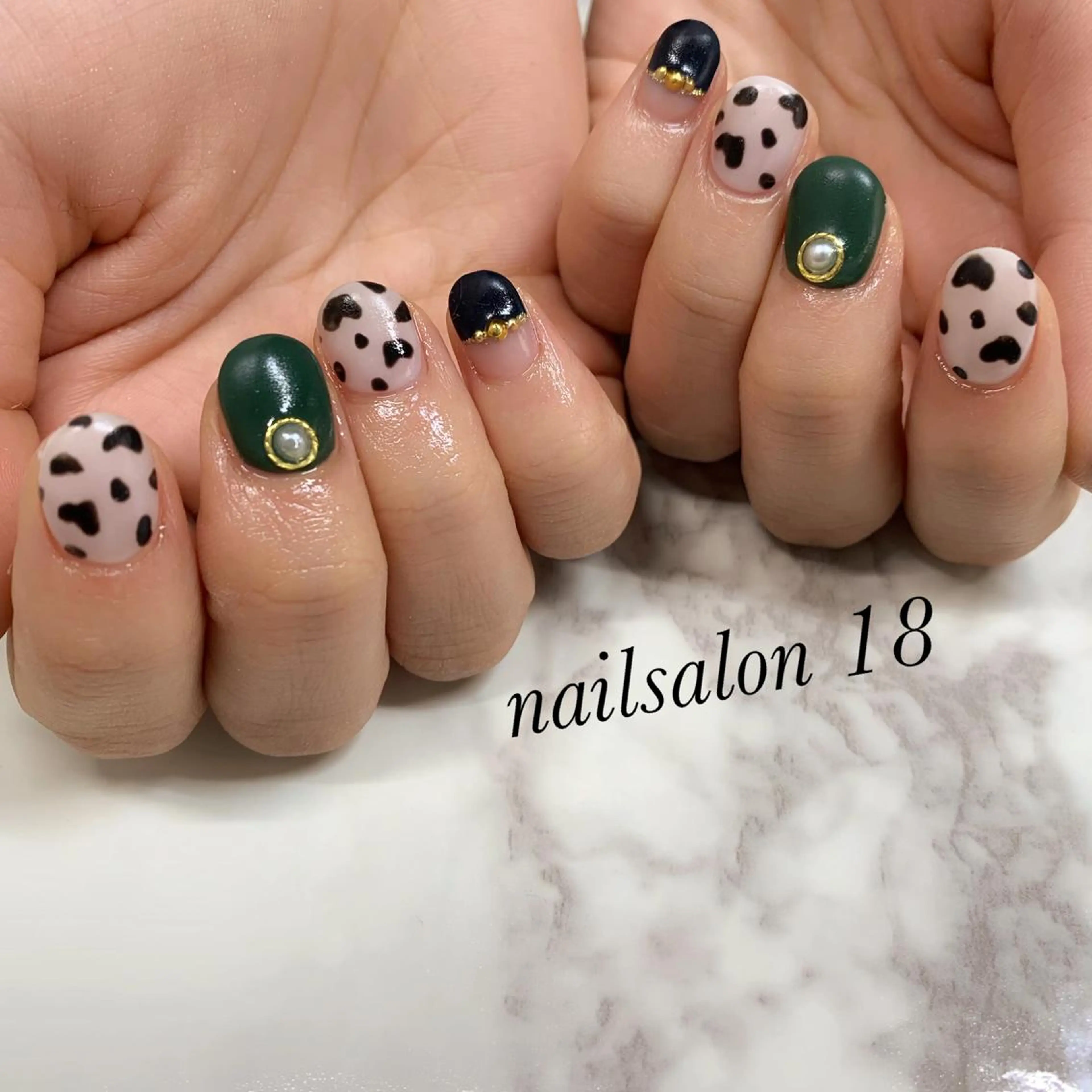 ミディアム ネイル アートネイル nail salon 18.のネイルデザイン