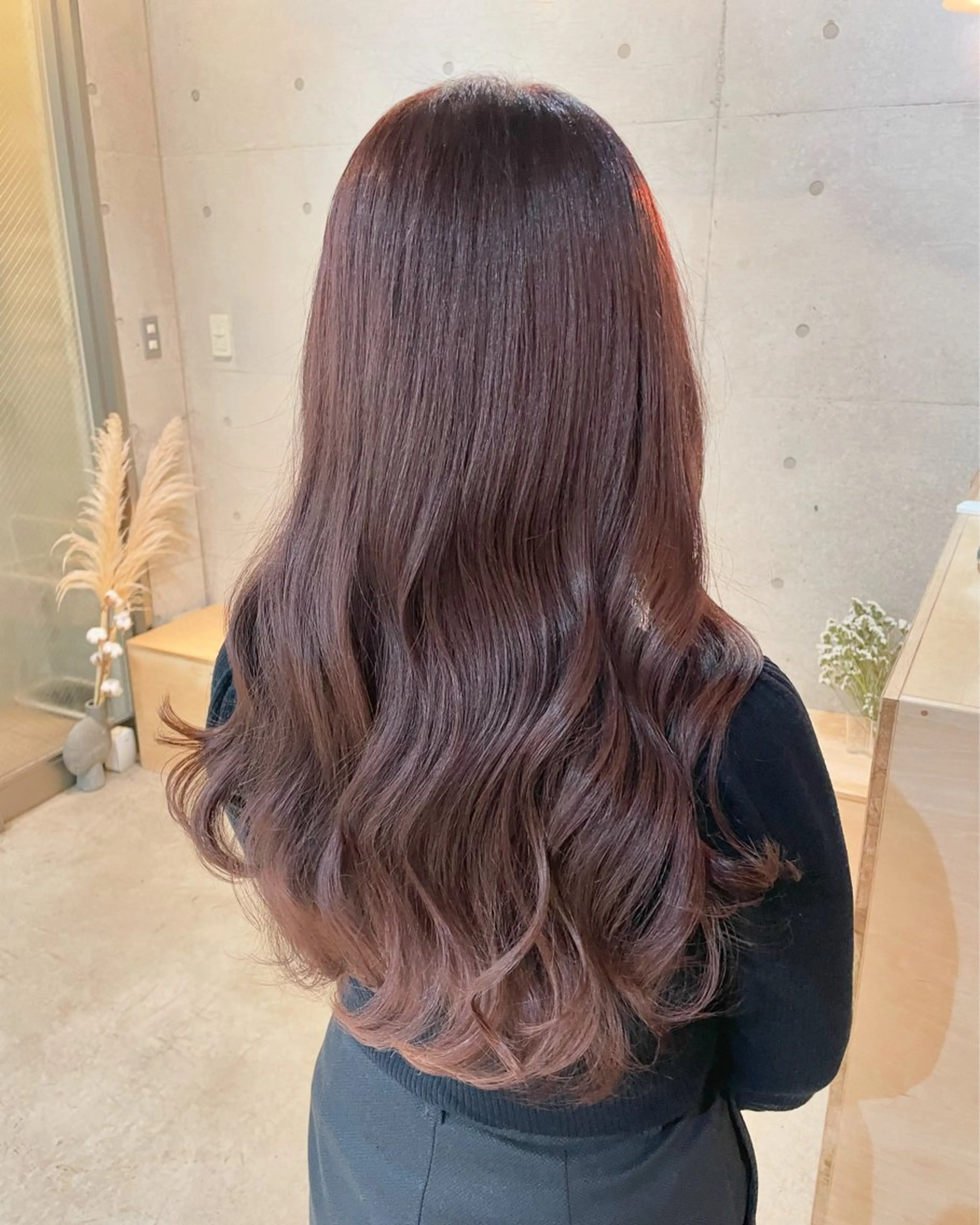 ロング カラー ブラウンカラー チョコレートブラウン ピンクカラー カット ヘアカラー トリートメント 【arc】Ruri コテ巻き風パーマのヘアスタイル