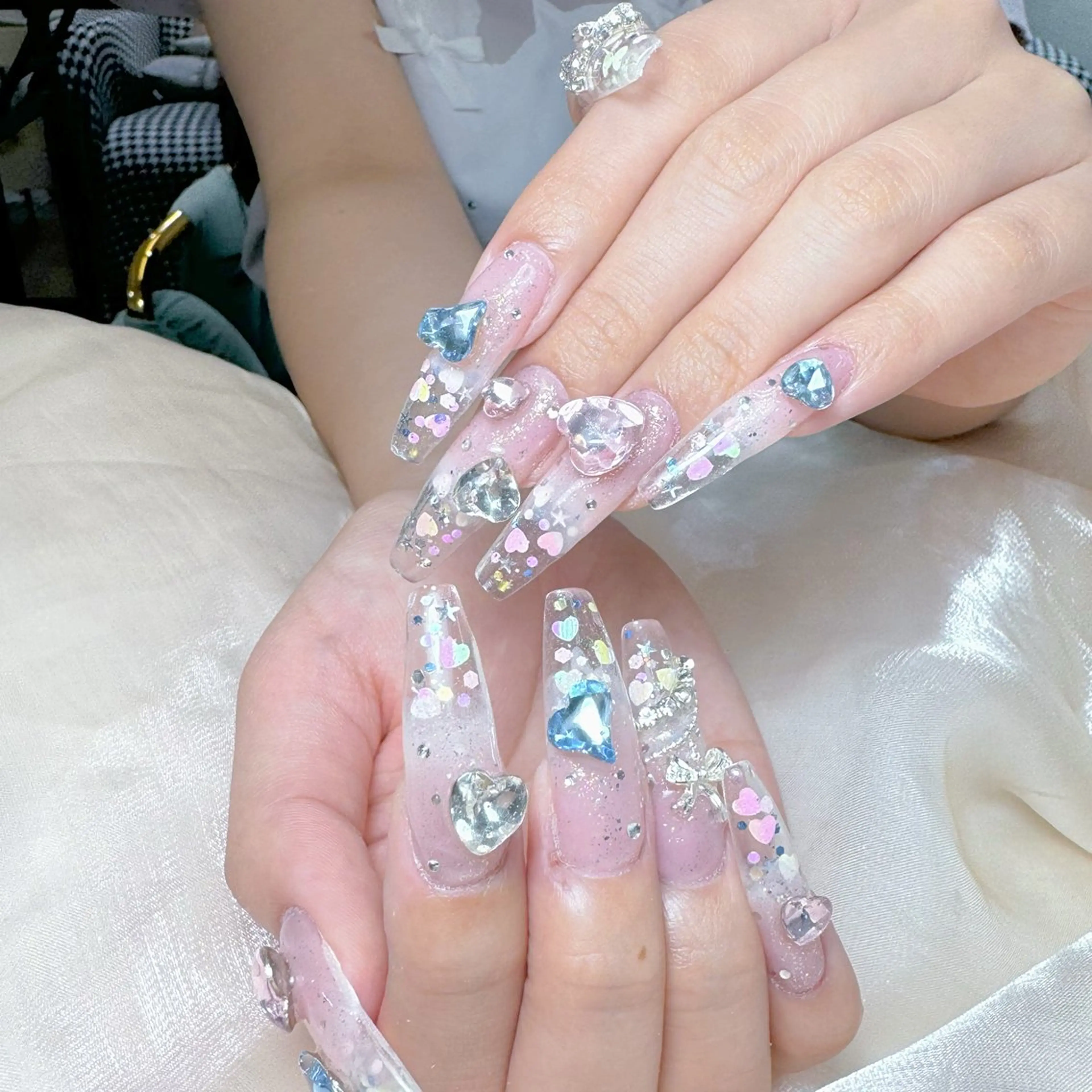 ネイル グラデーション ハート 韓国ネイル スカルプネイル 夏ネイル ハンドネイル MELODY BEAUTY SALON所属・Melody  スカルプ専門店のネイルデザイン