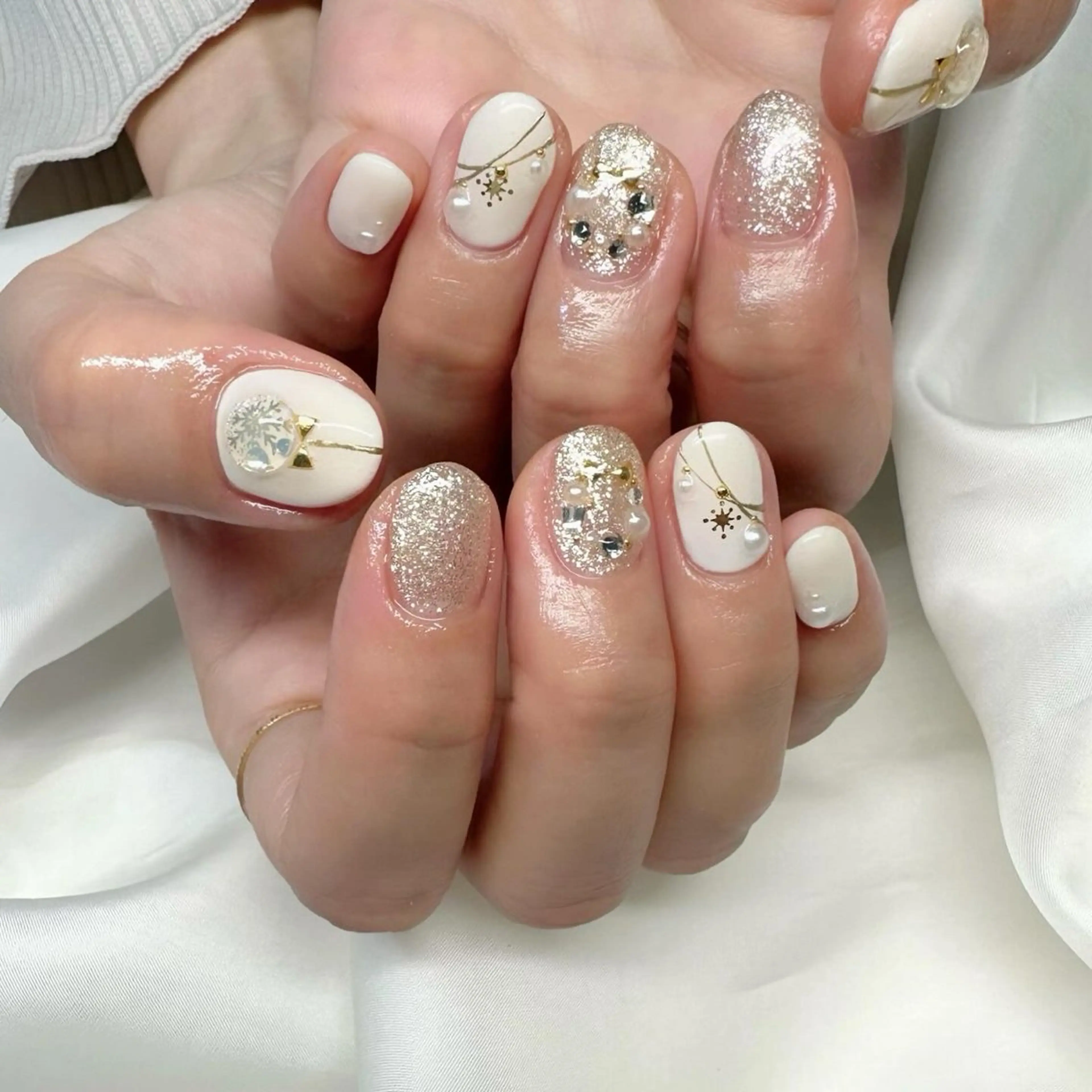 ネイル 氷ネイル・うるうるネイル 韓国ネイル ニュアンスネイル ホワイト 冬ネイル 🪞KAPE NAIL 🪞のネイルデザイン