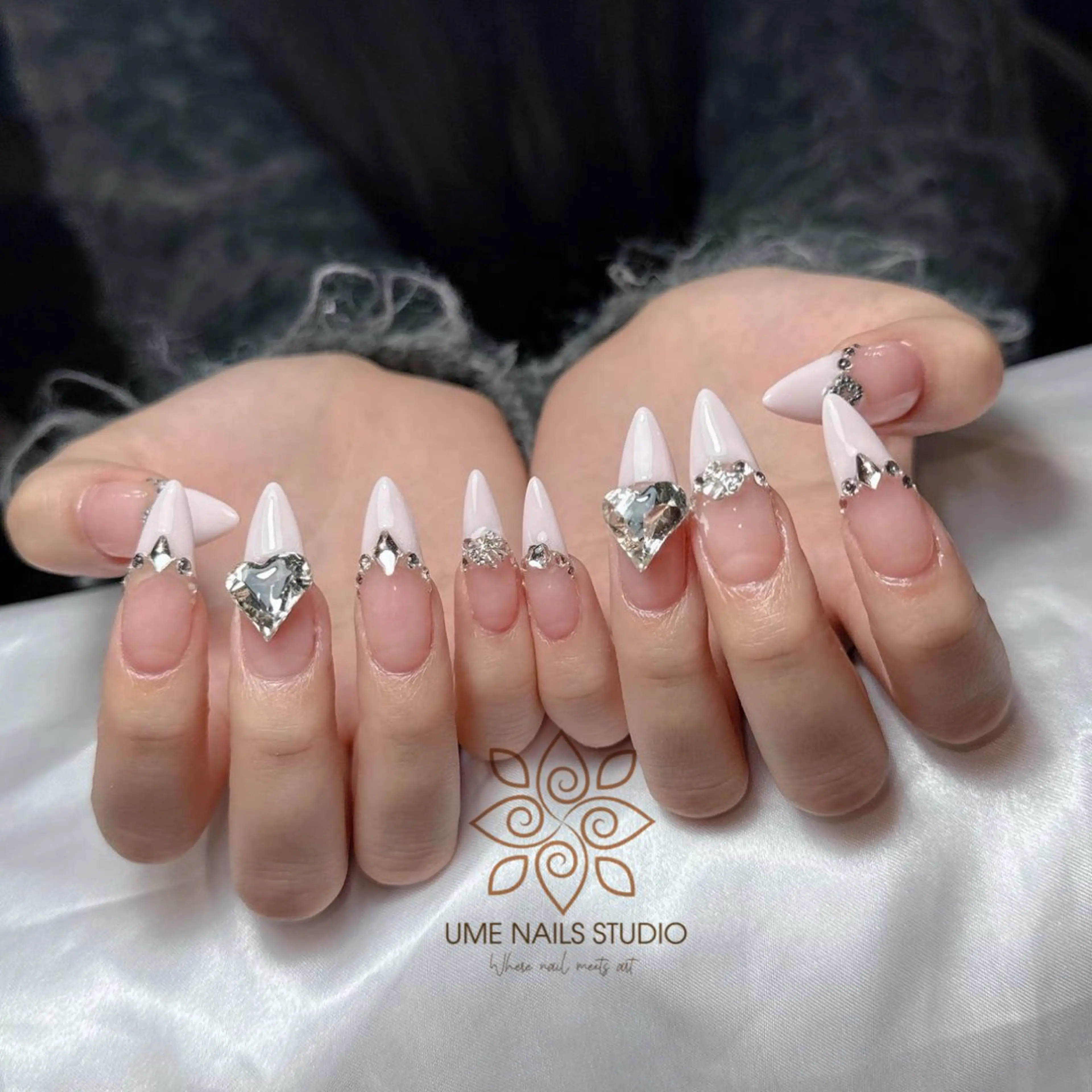 ネイル チークネイル クリアネイル ガーリー キラキラネイル 韓国ネイル ハンドネイル Ume Nail Studioのネイルデザイン