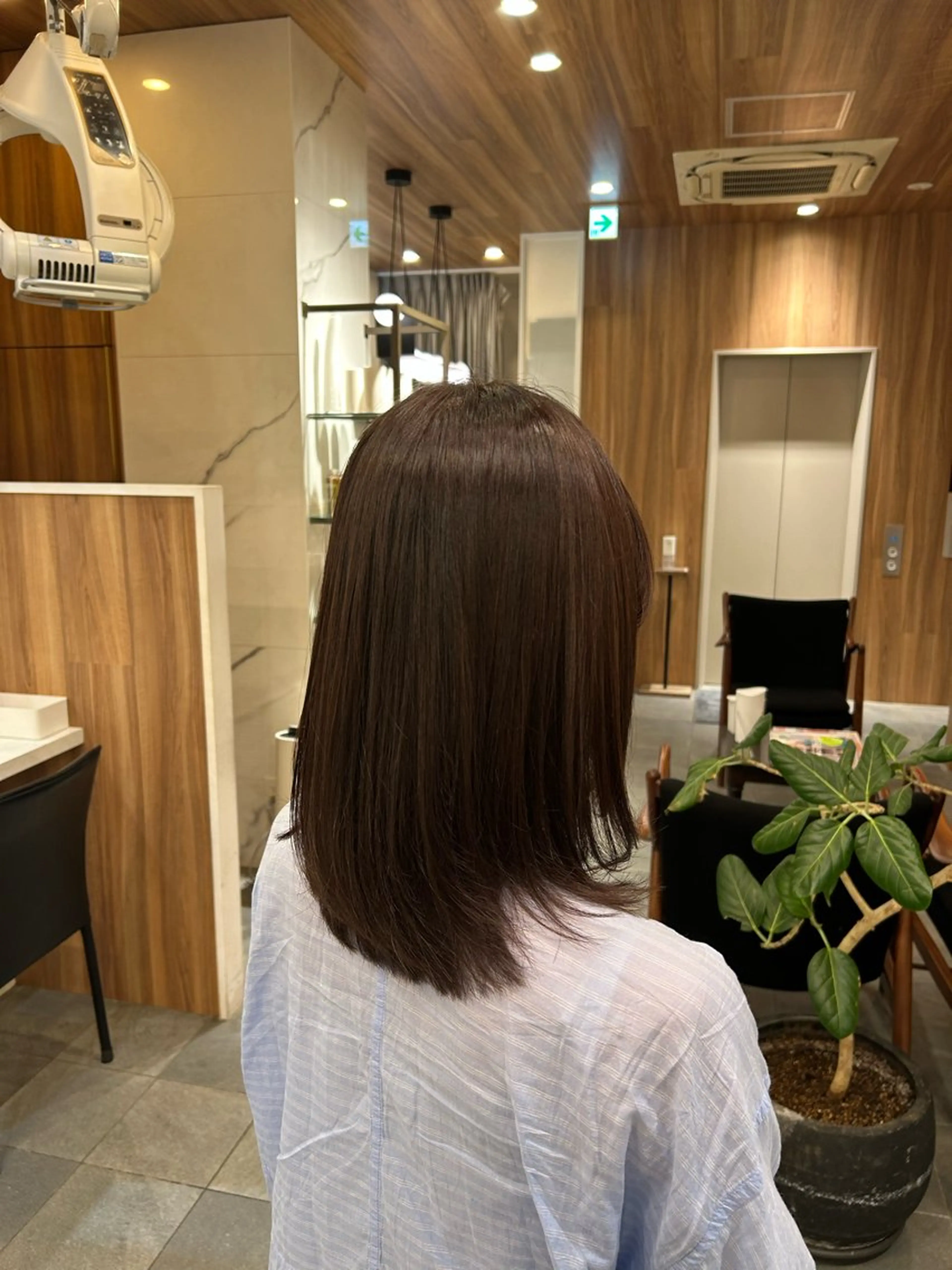 カラー 根本 琴子のヘアスタイル