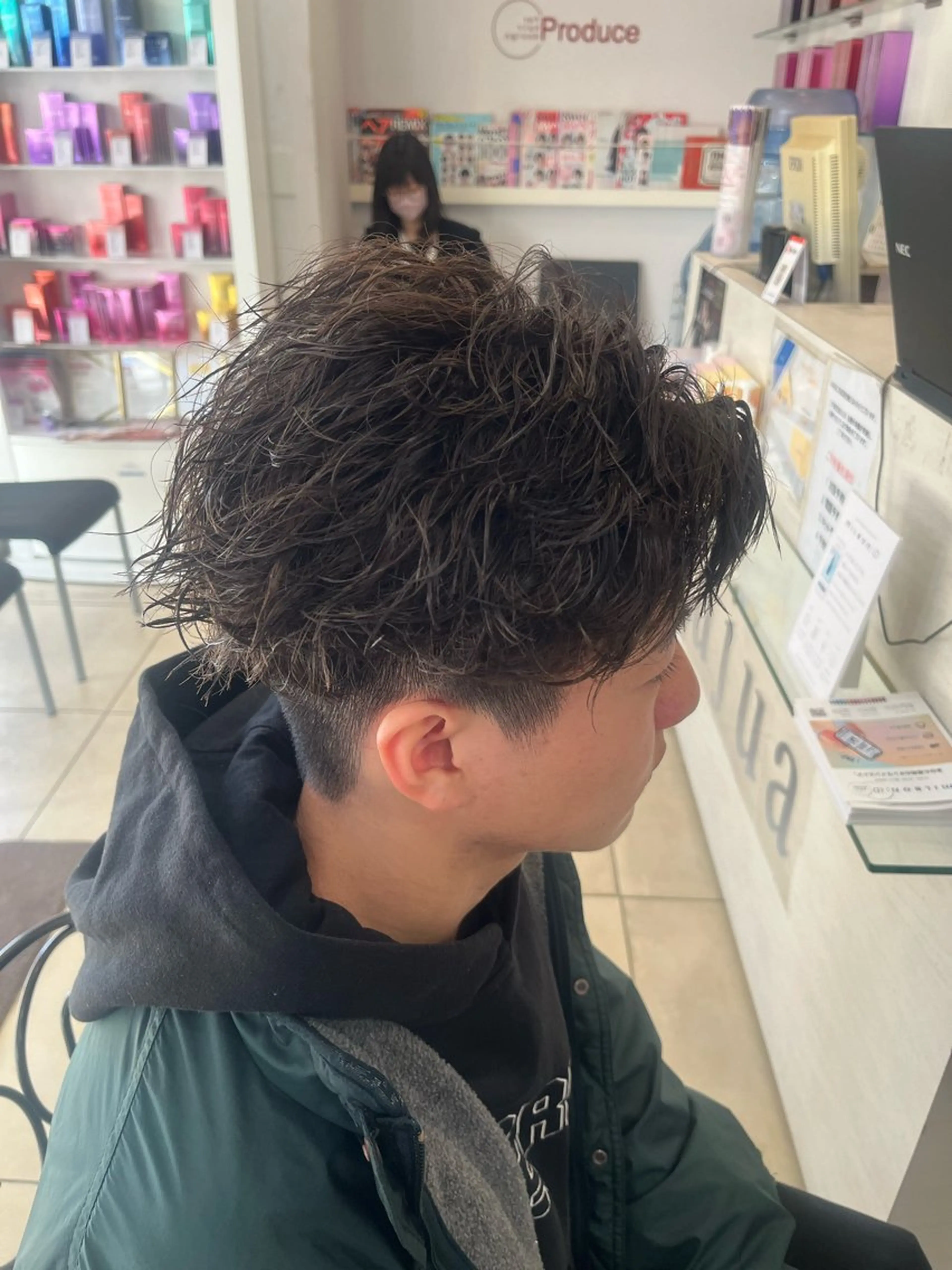 ショート パーマ メンズ オールバック ショートヘア カット パーマ カルマ・ニュアンス パーマ　須田龍世のヘアスタイル