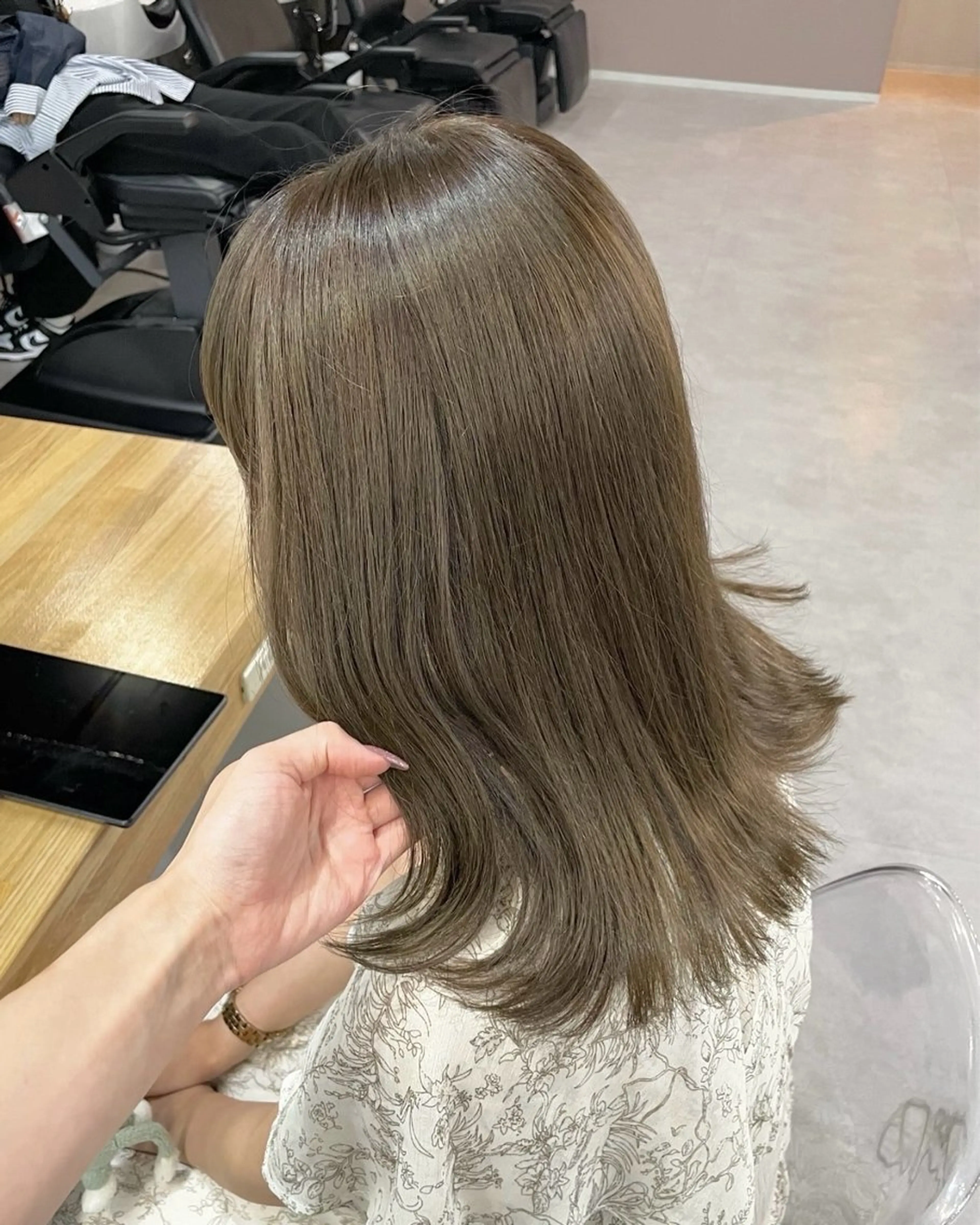 ロング カラー カット ヘアカラー トリートメント ミルクティーベージュ ❤︎レイヤー　MIAのヘアスタイル
