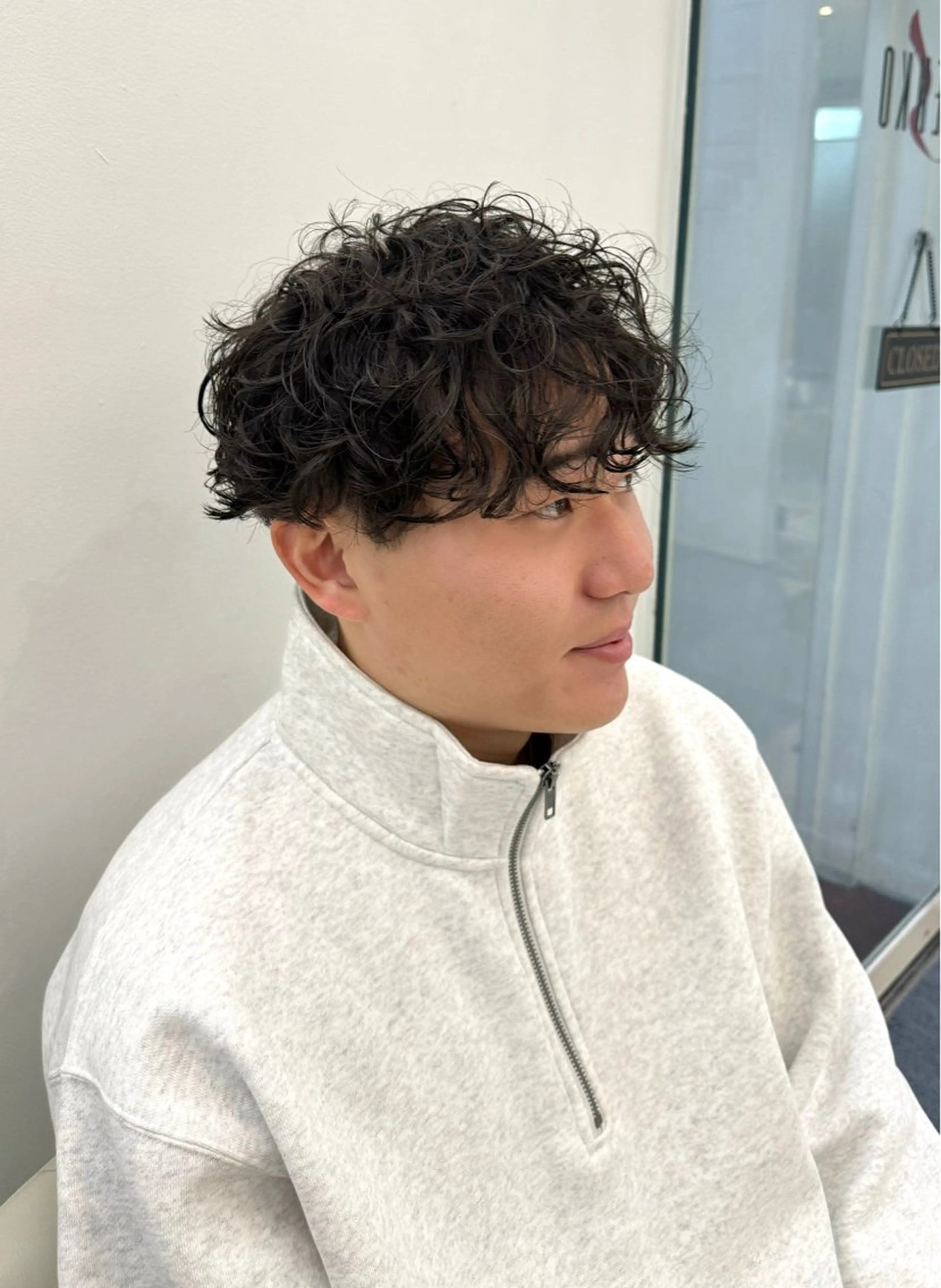 ショート コテ巻き風パーマ/ キミシマカイトのヘアスタイル