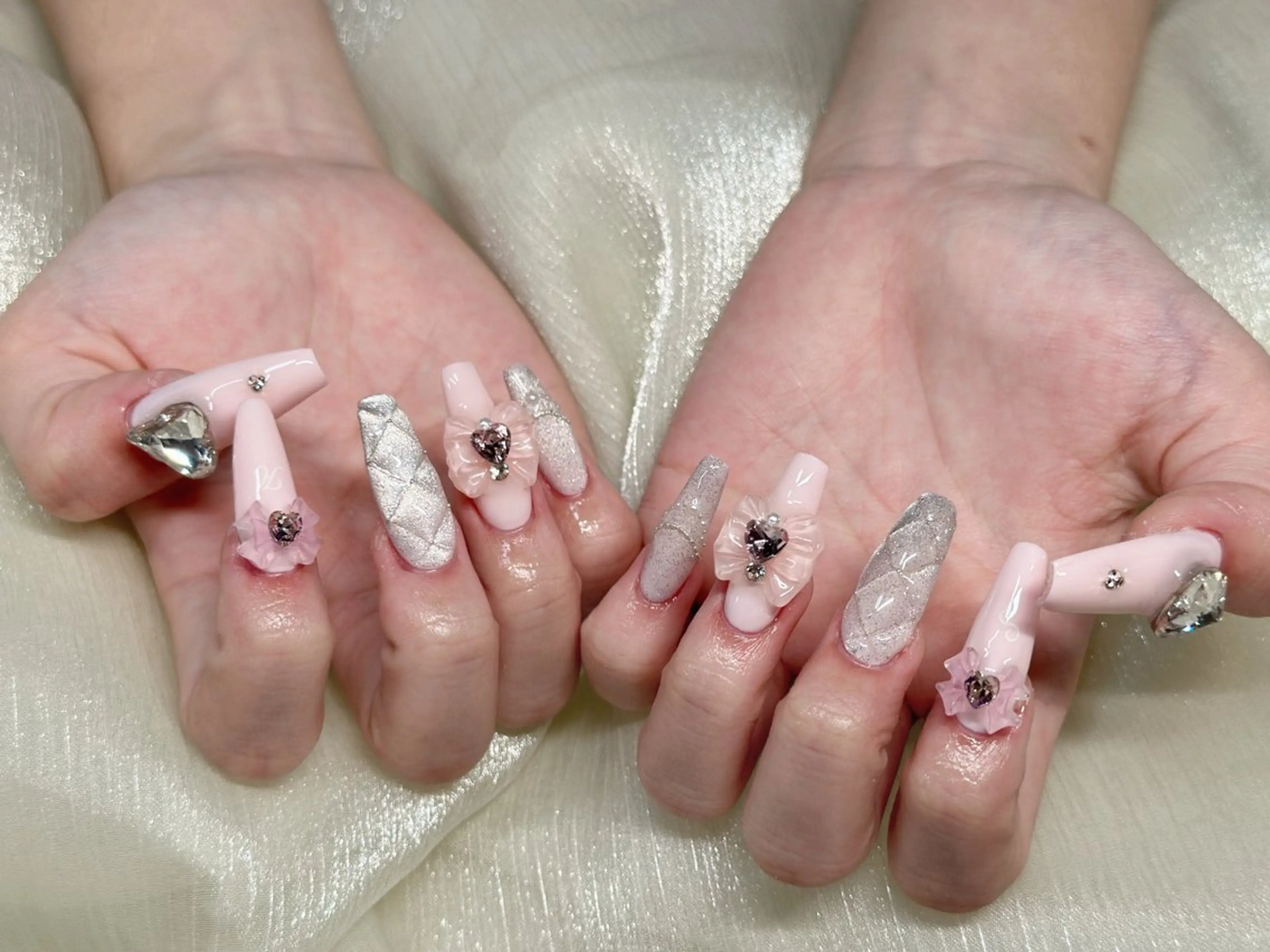ネイル Rola kira nail salon所属・麗 レイのネイルデザイン