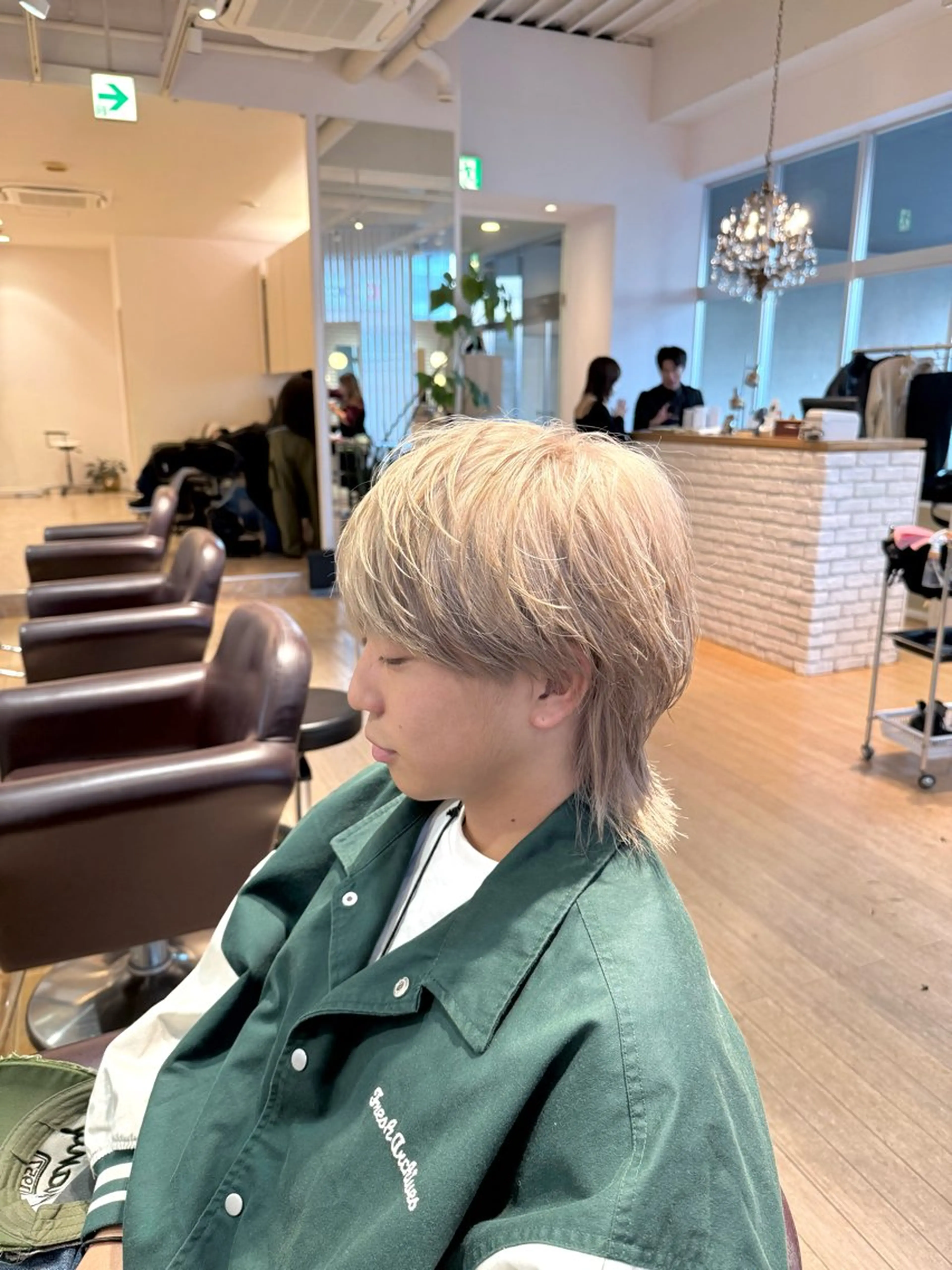 ショート カラー メンズ メンズブリーチ メンズウルフカット ベージュカラー ブリーチ ミルクティーベージュ カット ヘアカラー 大倉山駅メンズヘア ヒダカミズキのヘアスタイル