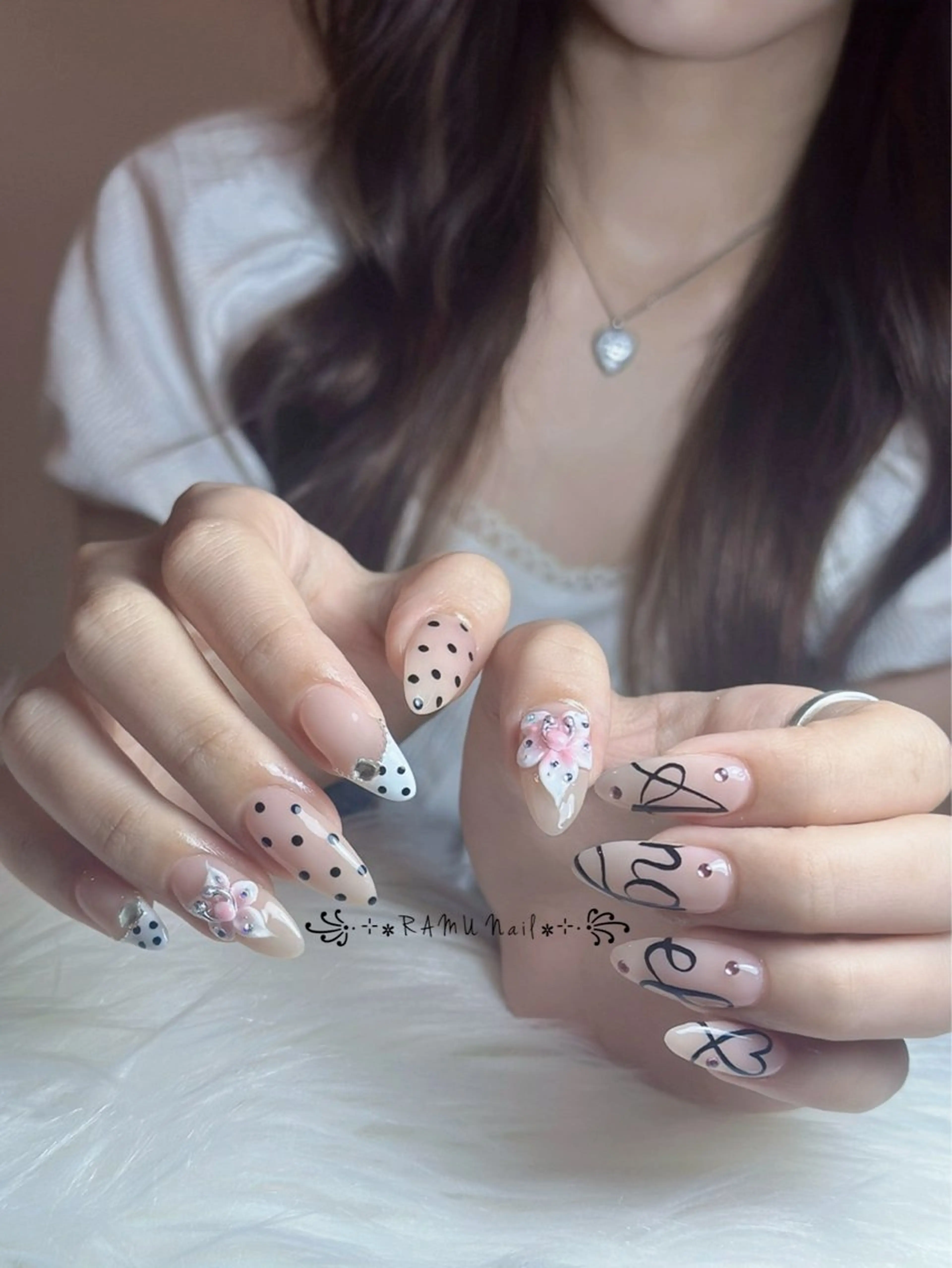 ネイル チークネイル フレンチネイル グラデーション キラキラネイル 韓国ネイル ハンドネイル RAMU_Nail 池袋店のネイルデザイン