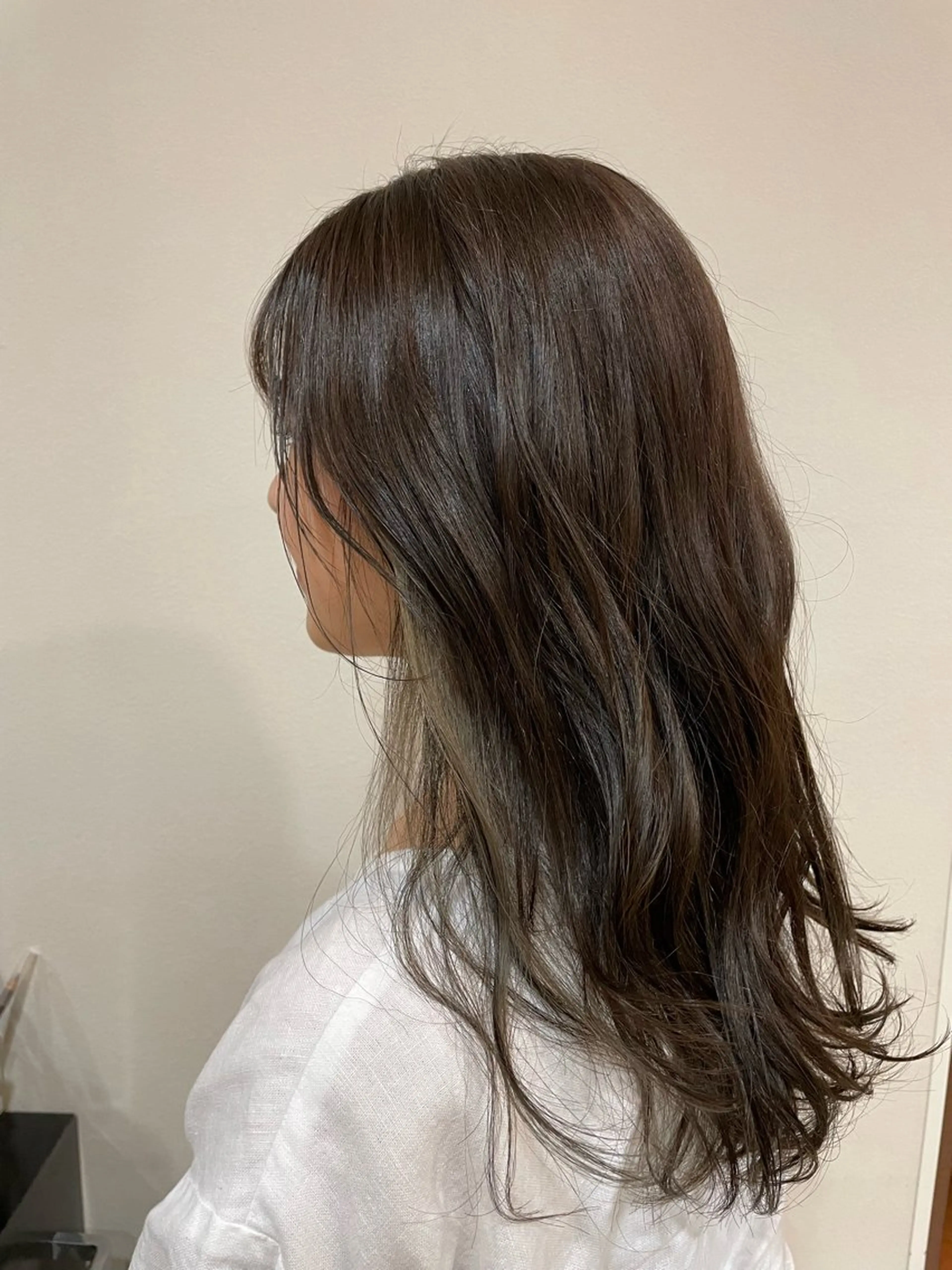 ロング カラー インナーカラー 森 亜衣のヘアスタイル