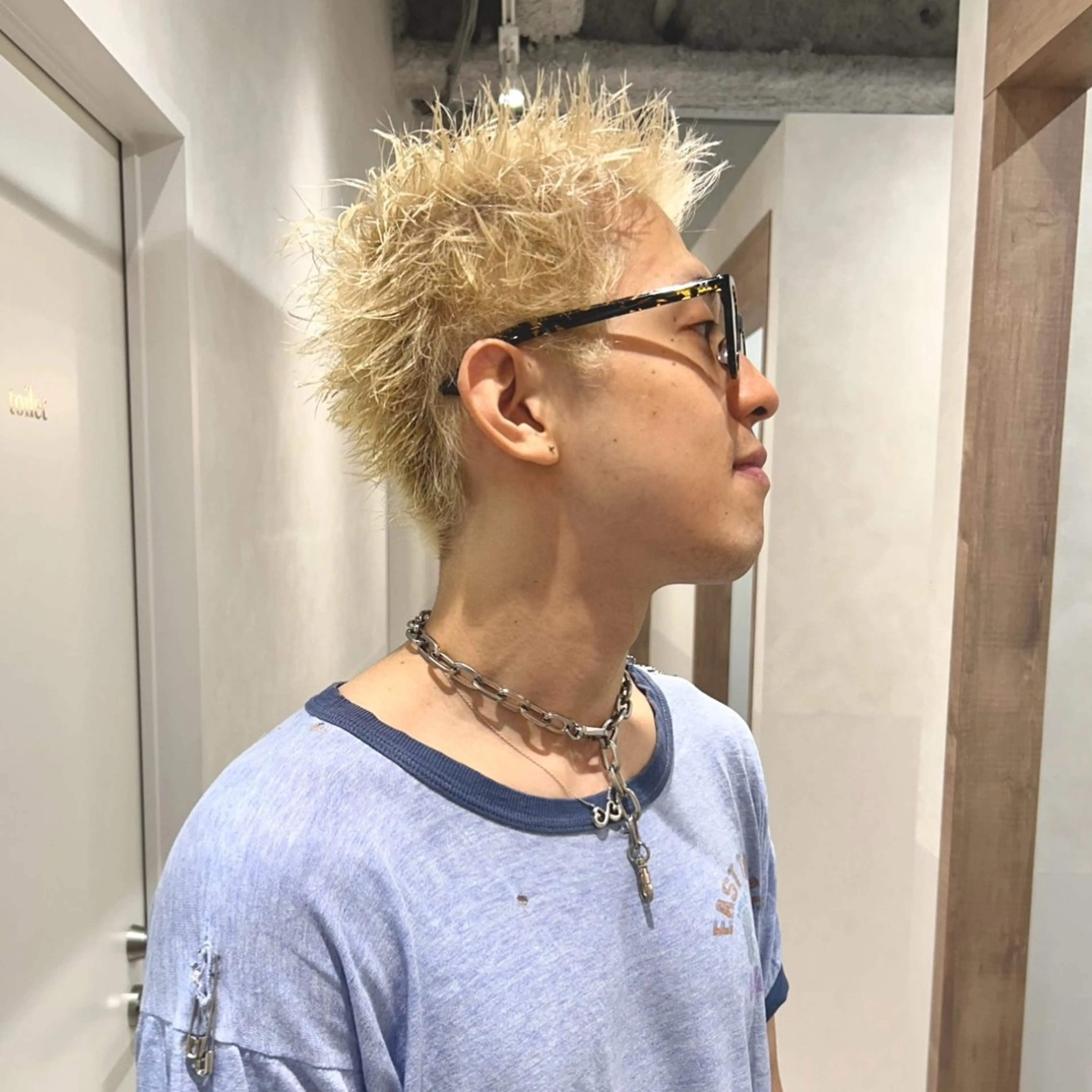 カラー メンズ メンズブリーチ メンズハイトーン ブリーチ ハイトーンカラー ヘアカラー garage.所属・スパイキーショート 平出天翔のヘアスタイル