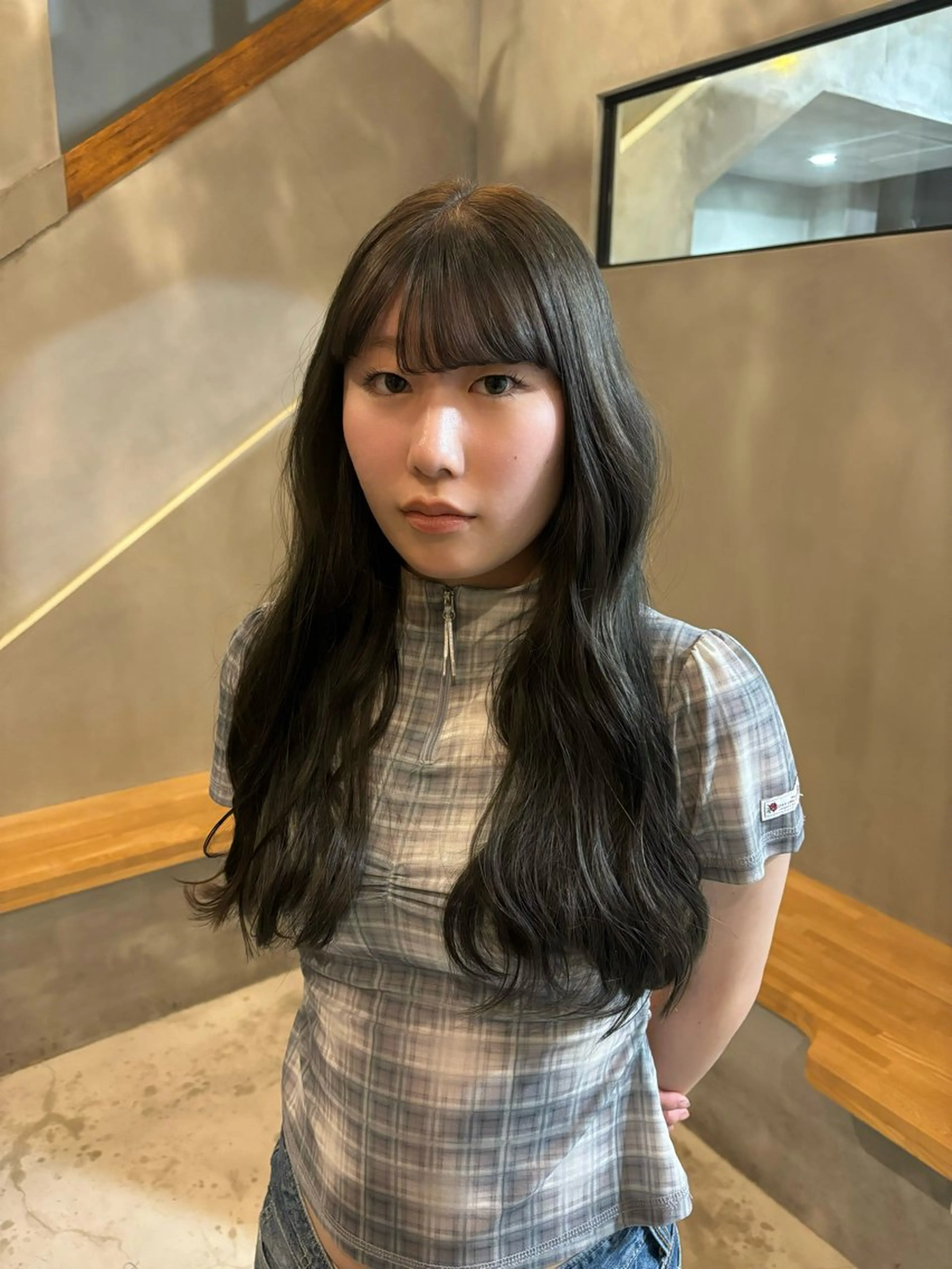 ロング カラー 透明感カラー グレージュ オリーブグレージュ オリーブグレー 小西 萌々香のヘアスタイル