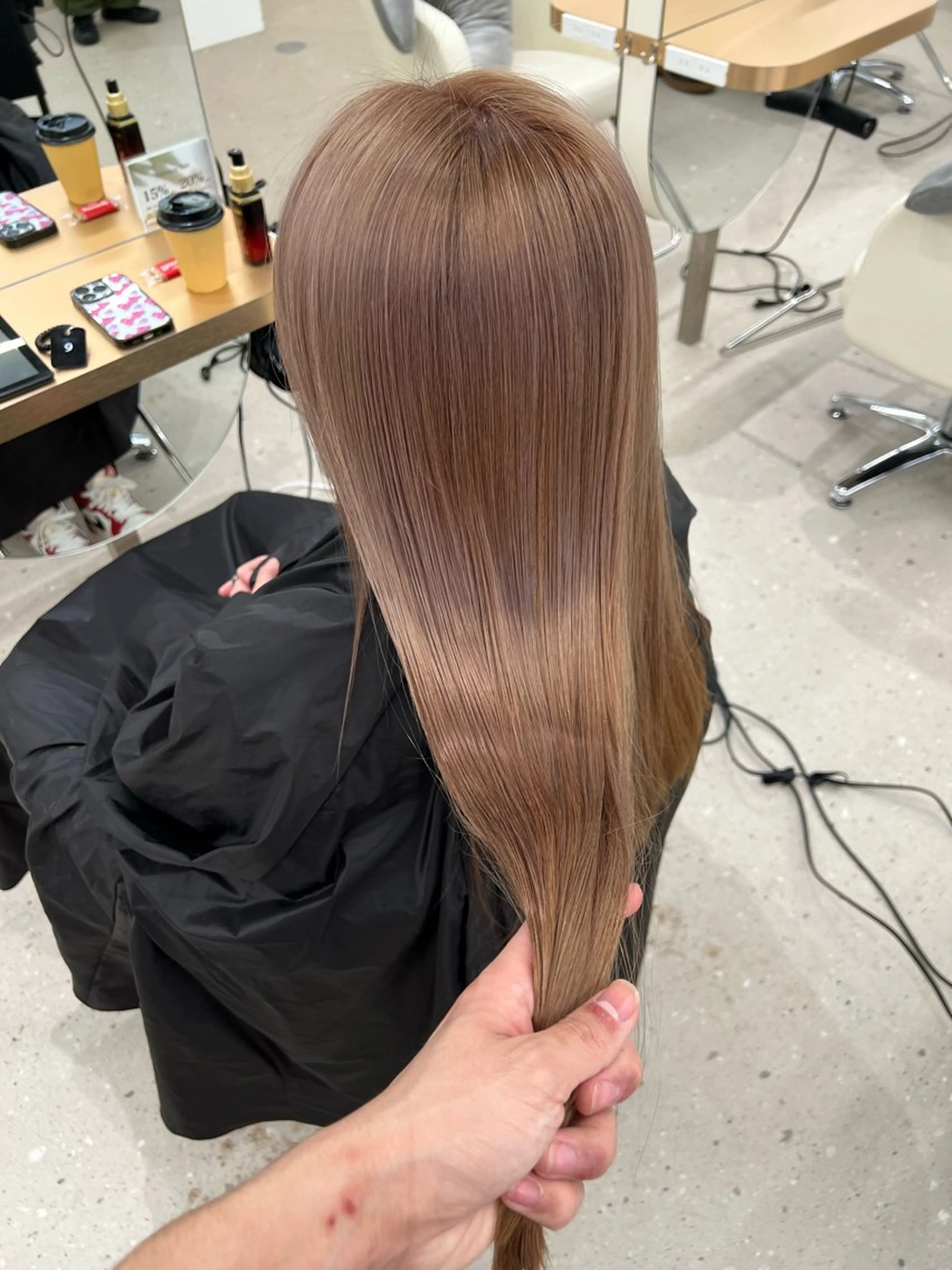 ロング カラー ブリーチ カット ヘアカラー 三宅 昌太のヘアスタイル