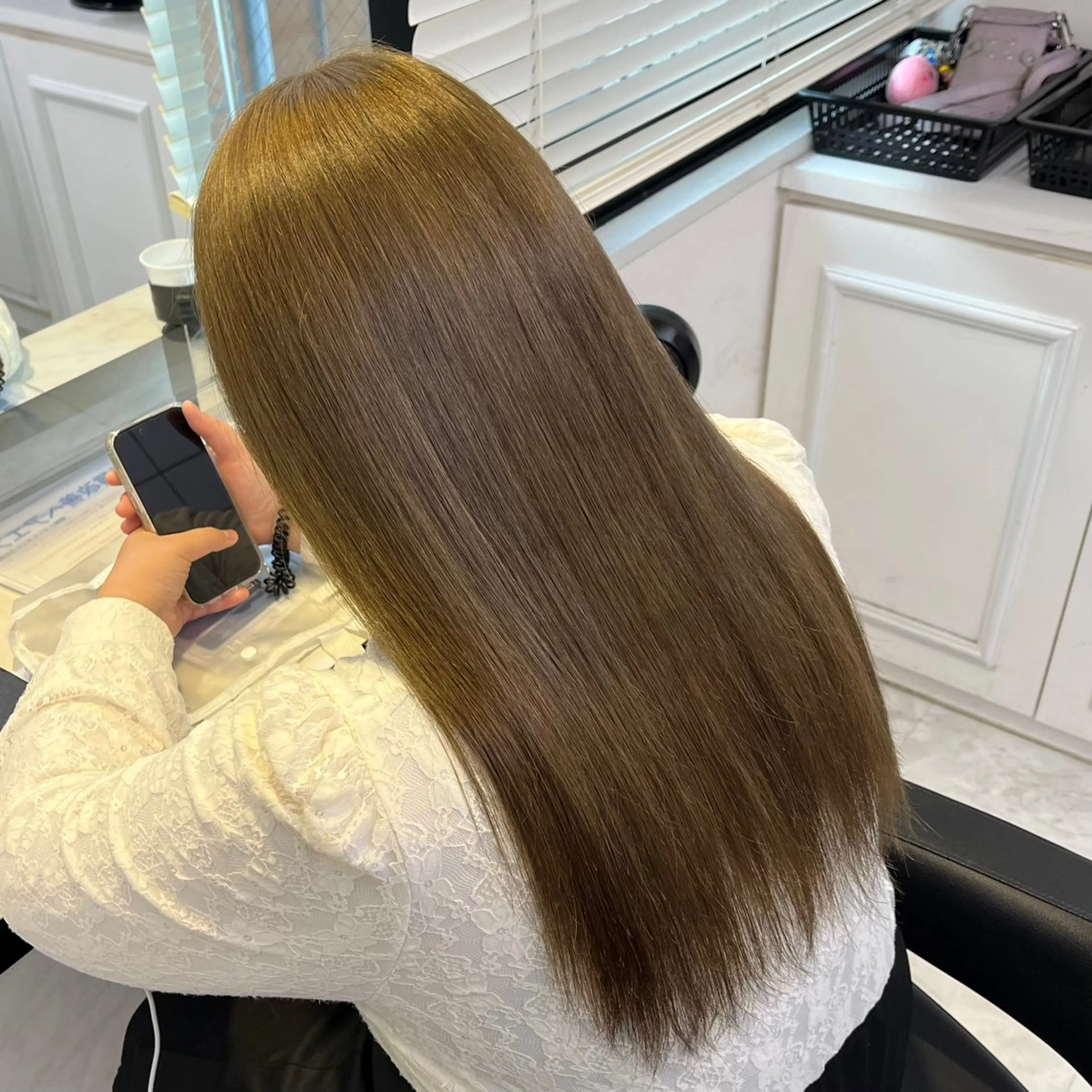 セミロング 🍒透明感カラー🌨 🥕ハイトーンカラーのヘアスタイル