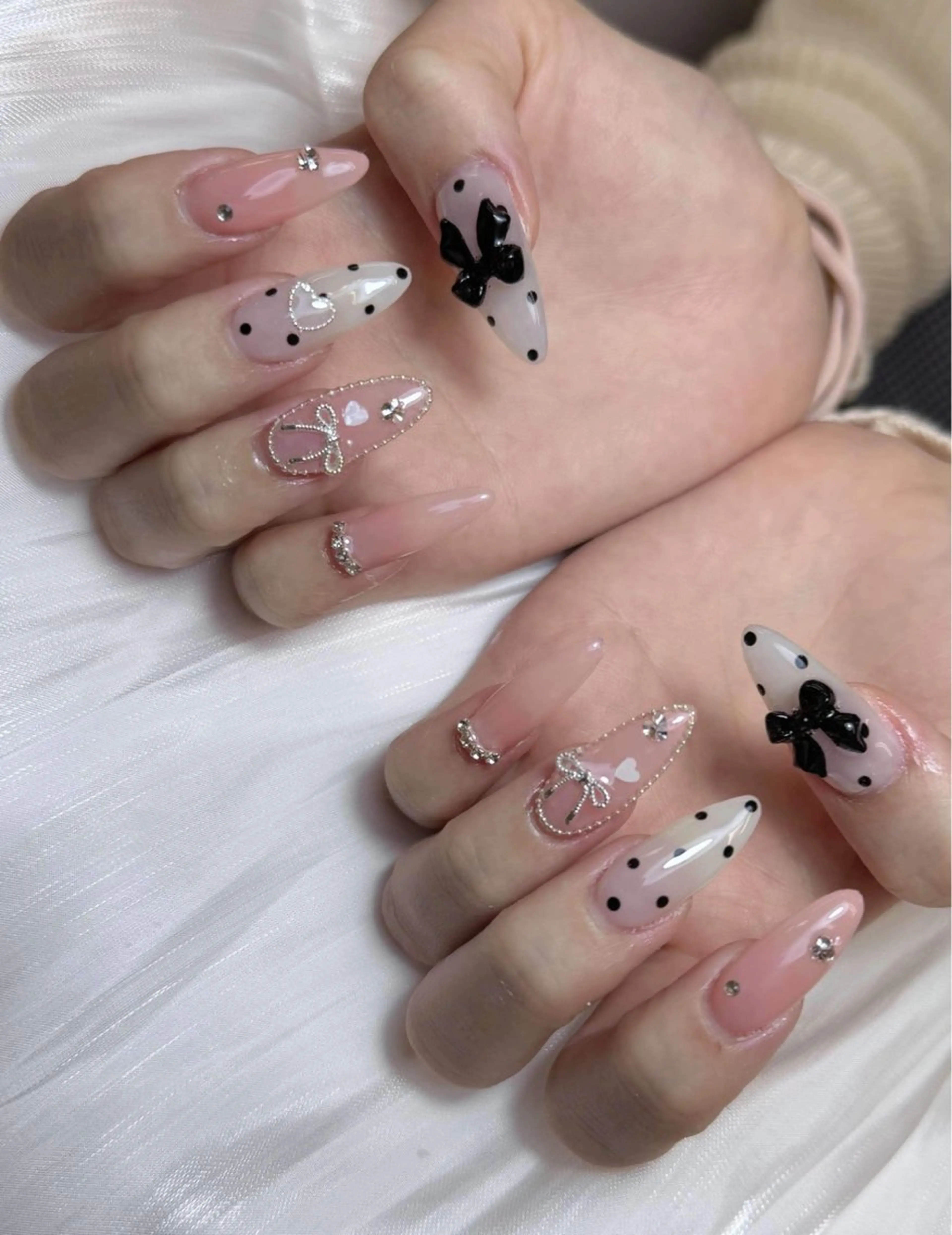 ネイル チークネイル フレンチネイル ジェルネイル ガラスフレンチ 韓国ネイル ハンドネイル ハンドケア Anh Nail 歌舞伎町のネイルデザイン
