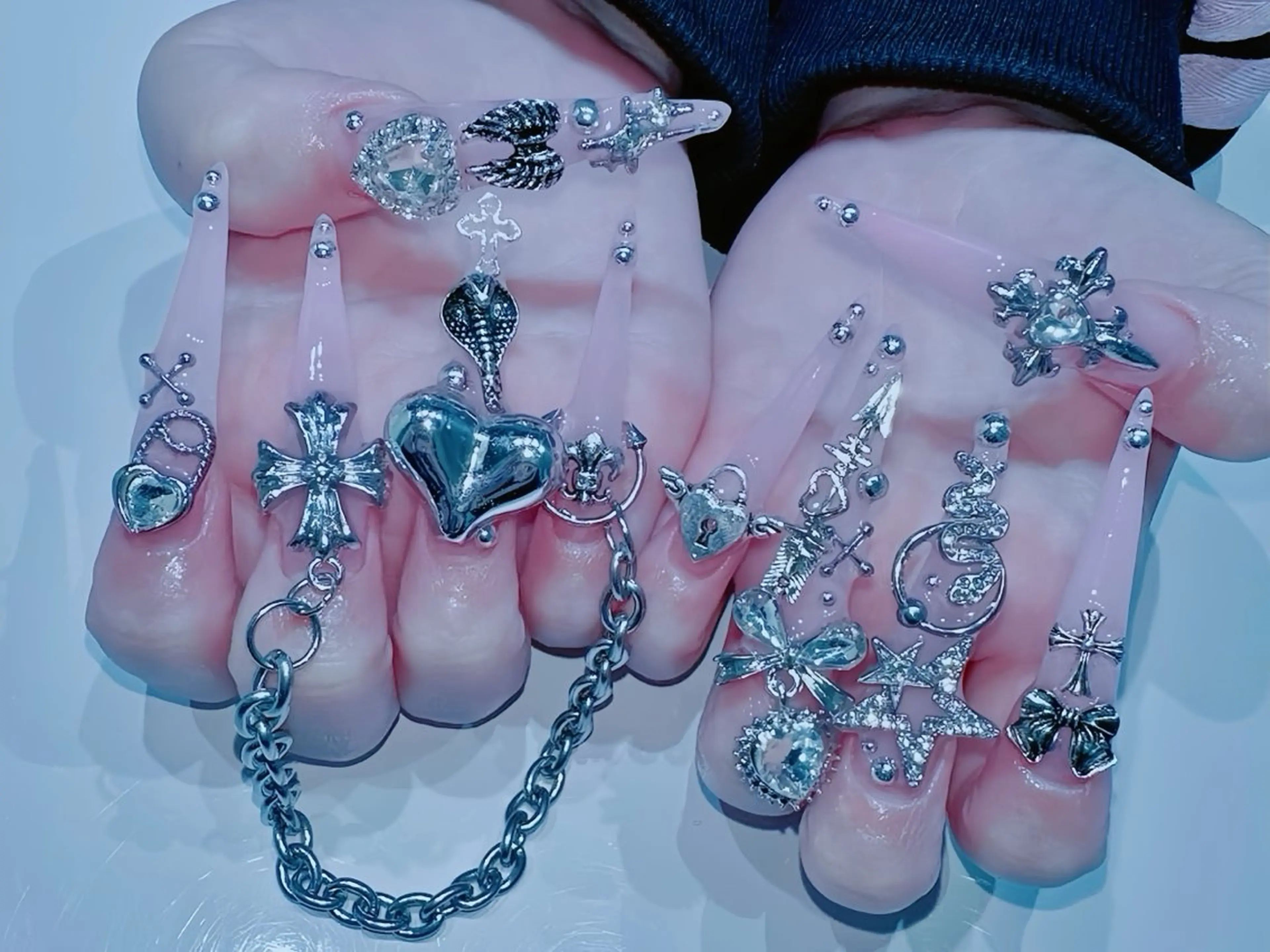 ネイル チークネイル フレンチネイル ガラスフレンチ グラデーション キラキラネイル ハンドネイル Rin Nailのネイルデザイン