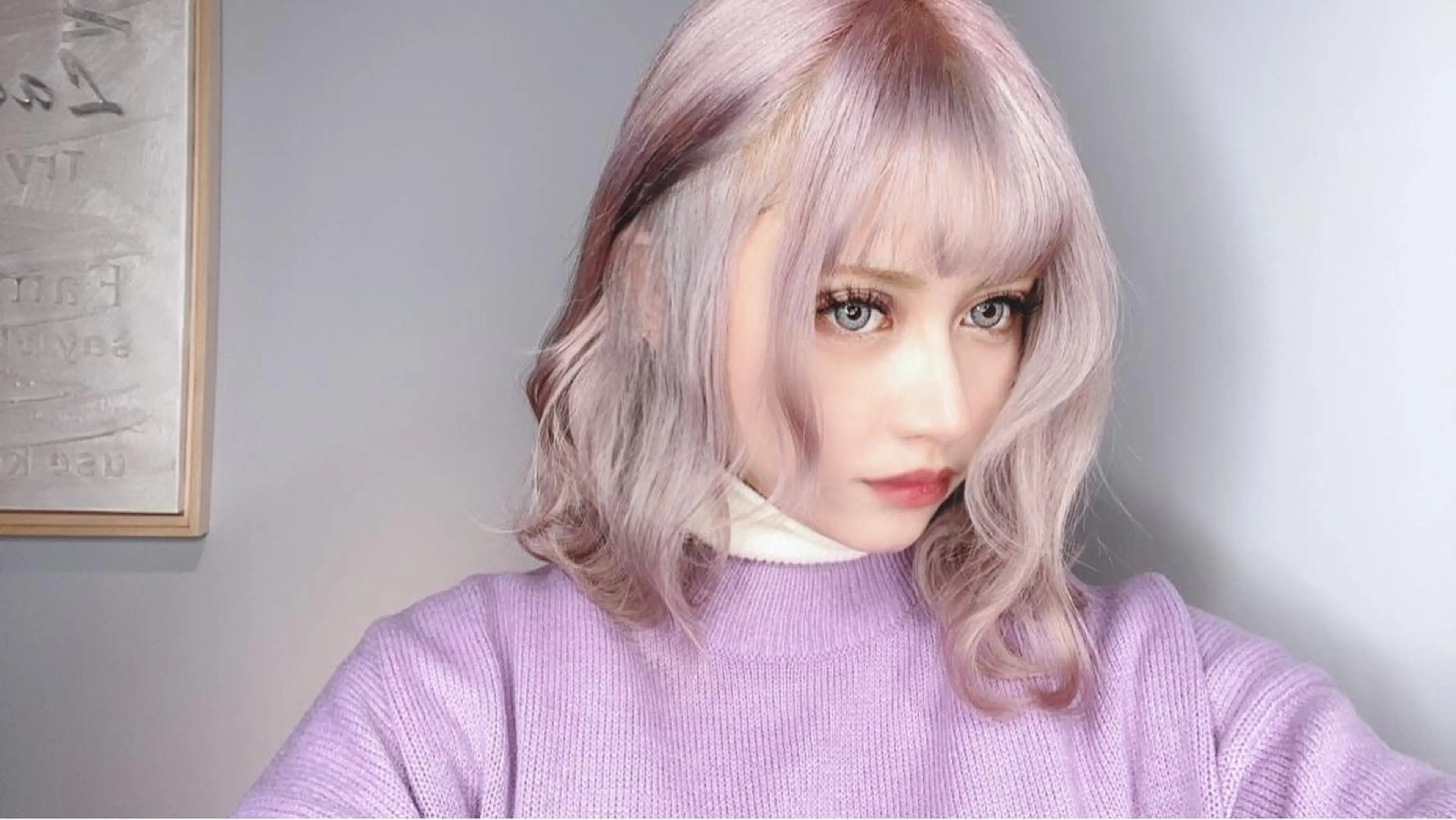 ミディアム カラー ピンクカラー シルバー ホワイトピンク 森本 笑のヘアスタイル