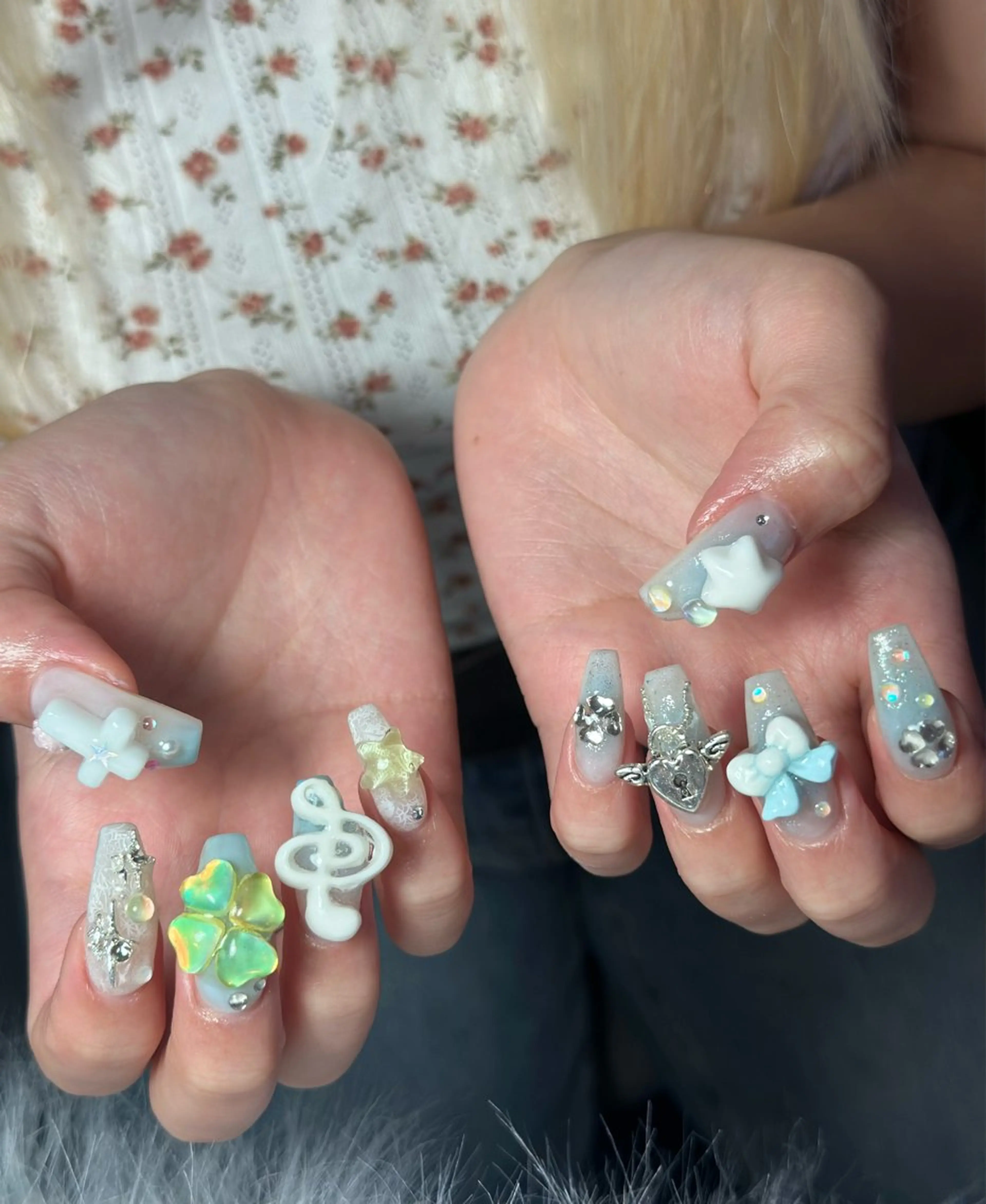 ネイル フレンチネイル グラデーション 韓国ネイル マグネットネイル シンプルネイル ハンドネイル CoMo Nail Studio所属・CoMo Nailのネイルデザイン