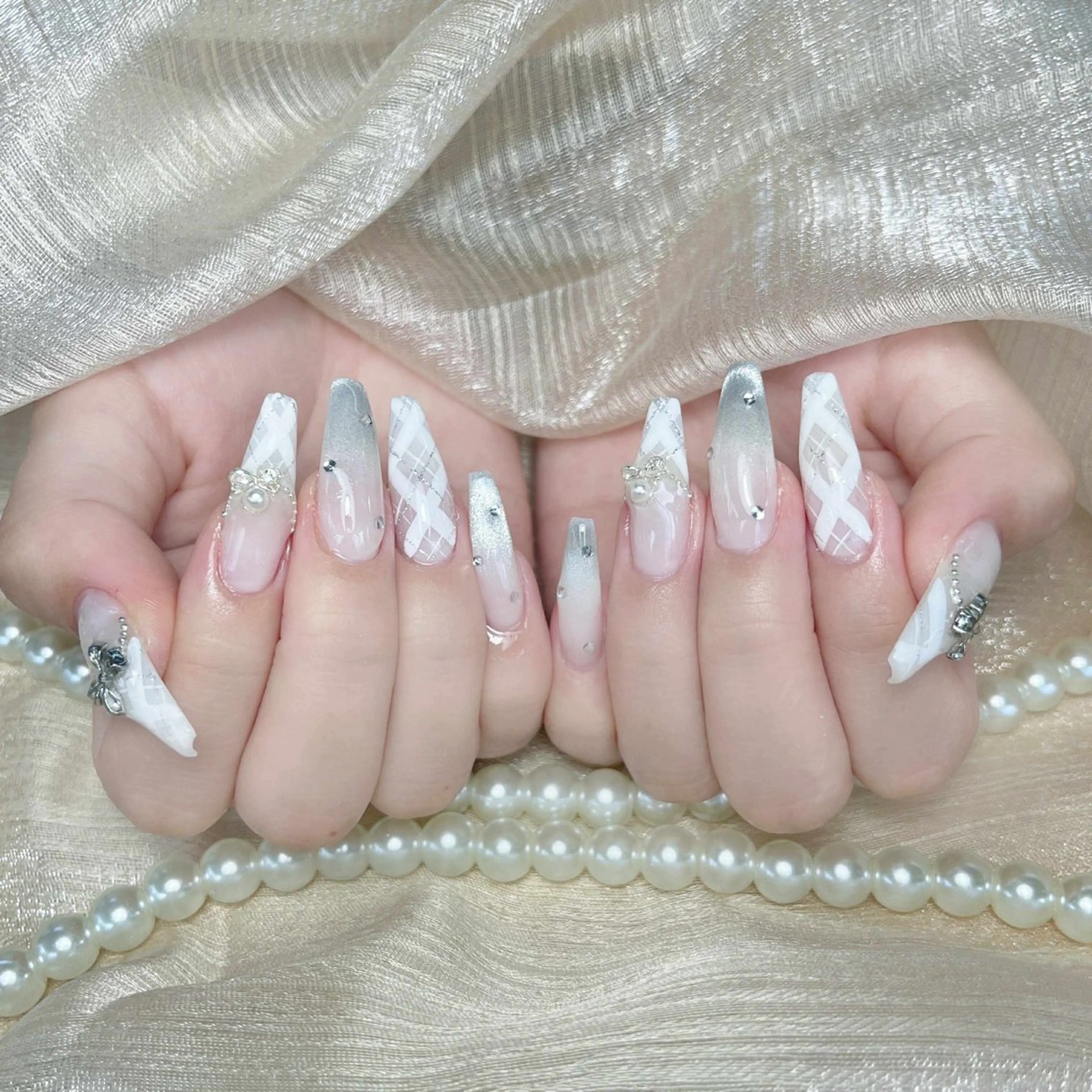 ネイル オーロラネイル キラキラネイル マグネットネイル ハンドネイル ハンドケア Nova Nail Nambaのネイルデザイン