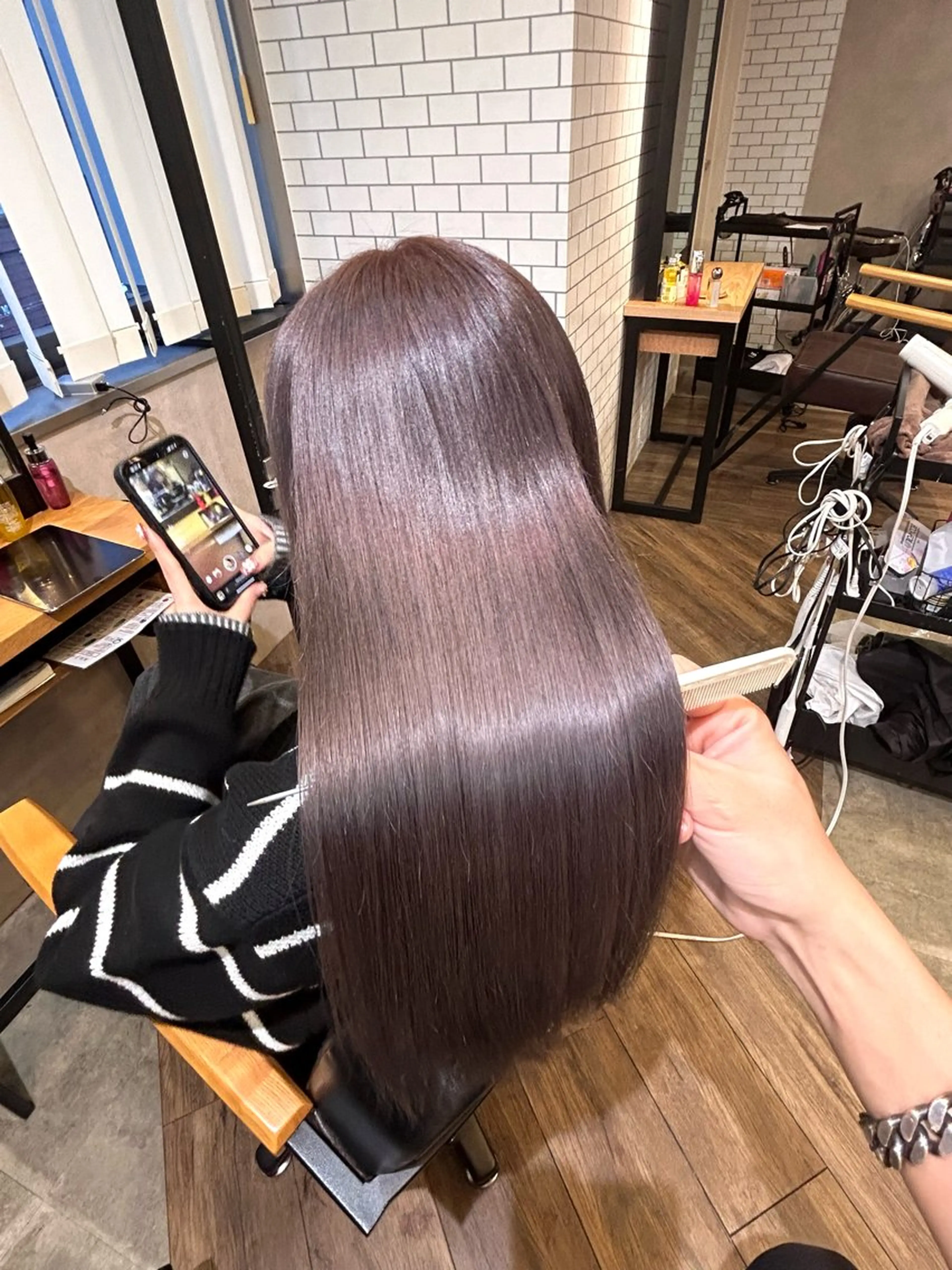 ハイ透明感カラー+中性ストレート+トリートメントの写真