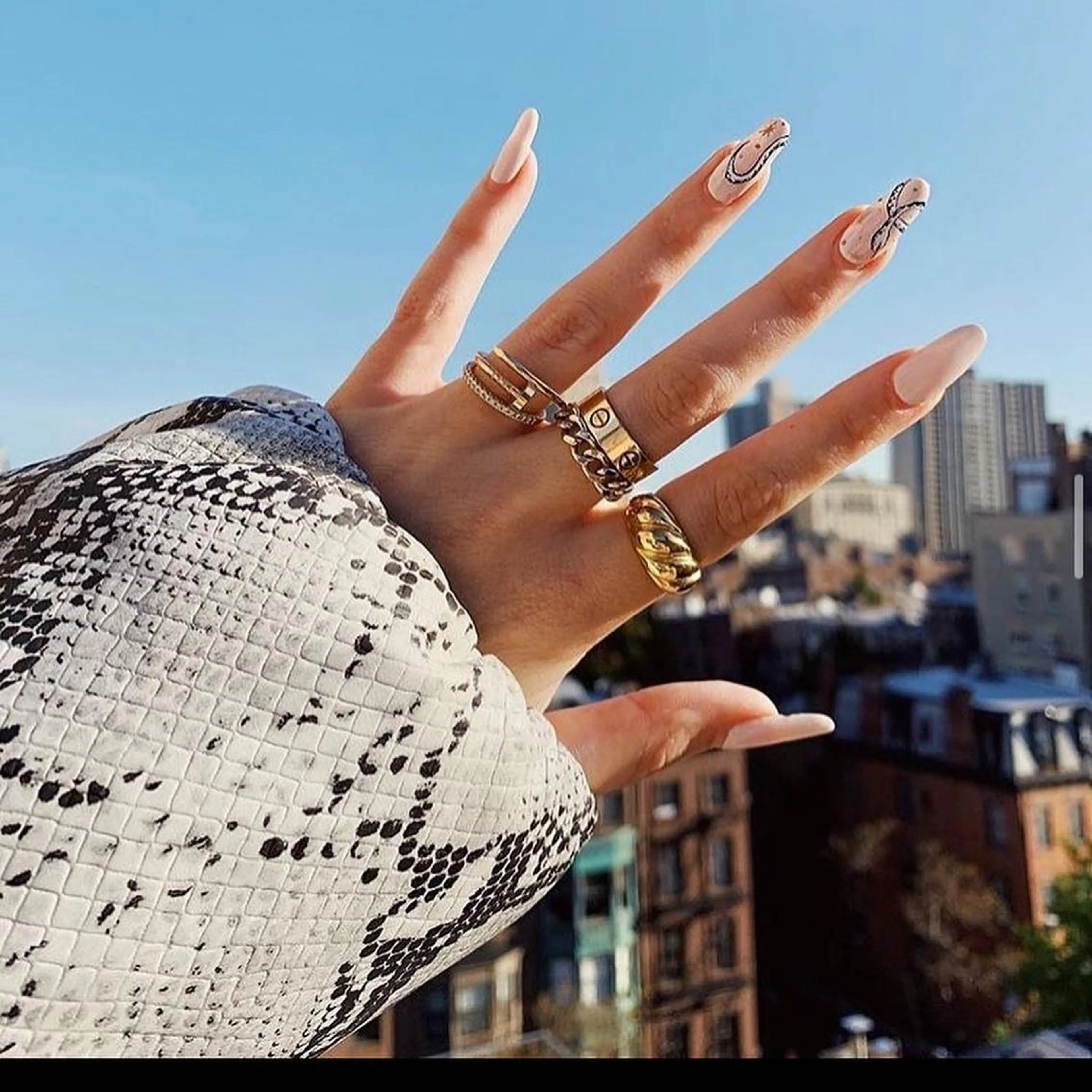 ロング ネイル Chocolate Nailsのネイルデザイン