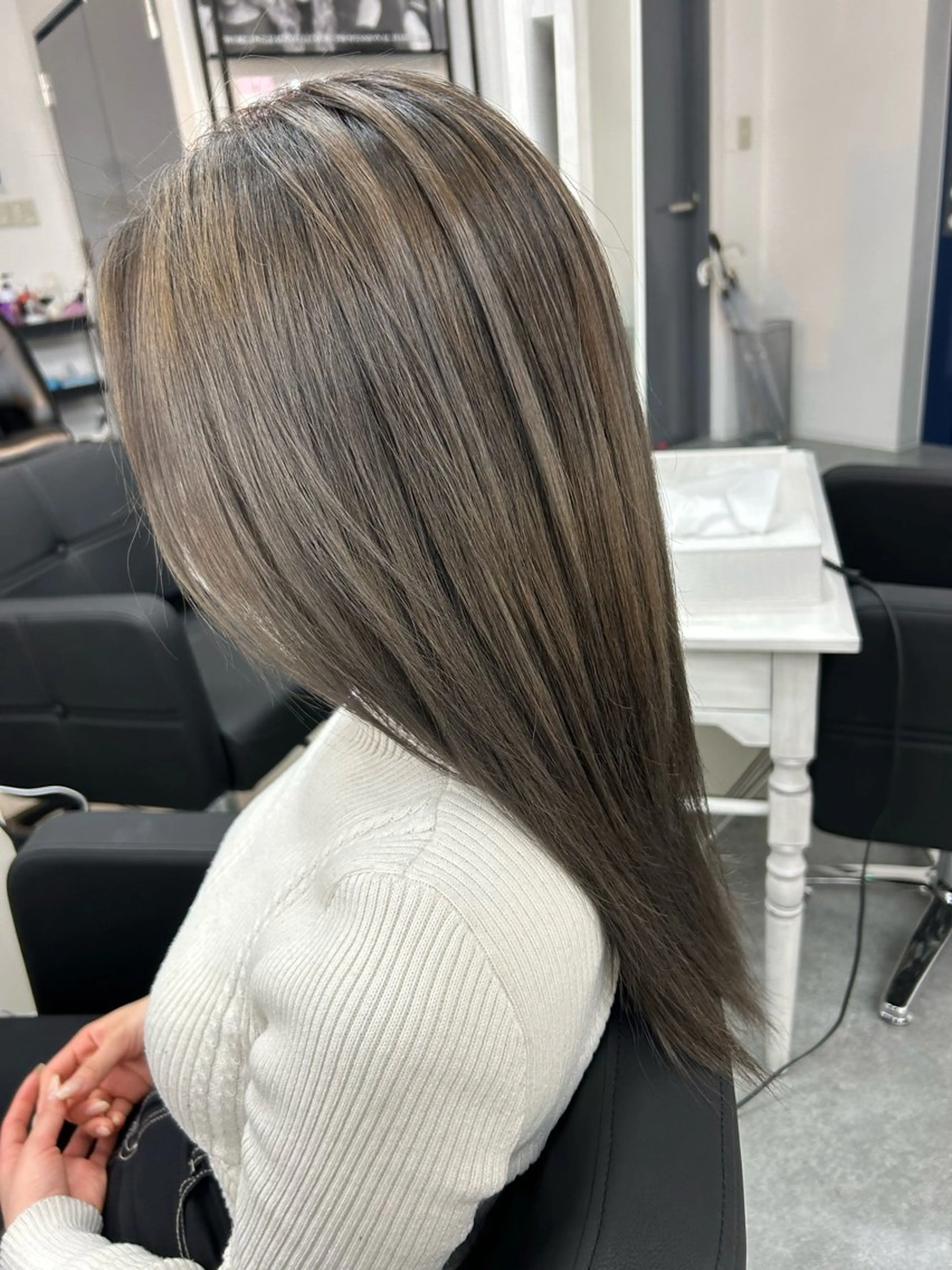 ミディアム カラー シールエクステ バレイヤージュ グラデーションカラー ハイライトカラー エクステ ヘアカラー トリートメント ヘアセット alpha. カラーエクステ下妻のヘアスタイル