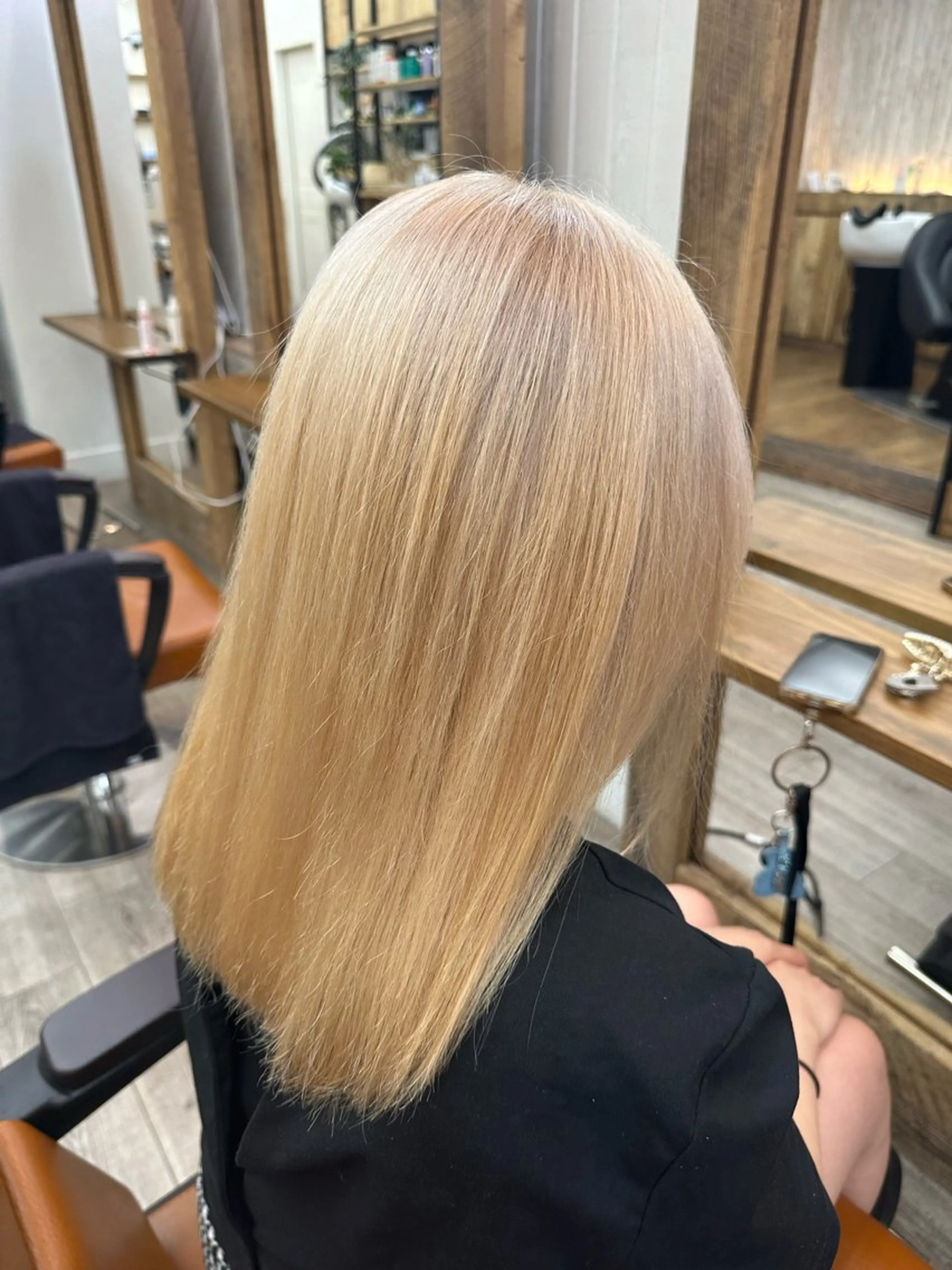 カラー ブロンド ホワイトブロンド WATARU/ 韓国風巻き髪のヘアスタイル