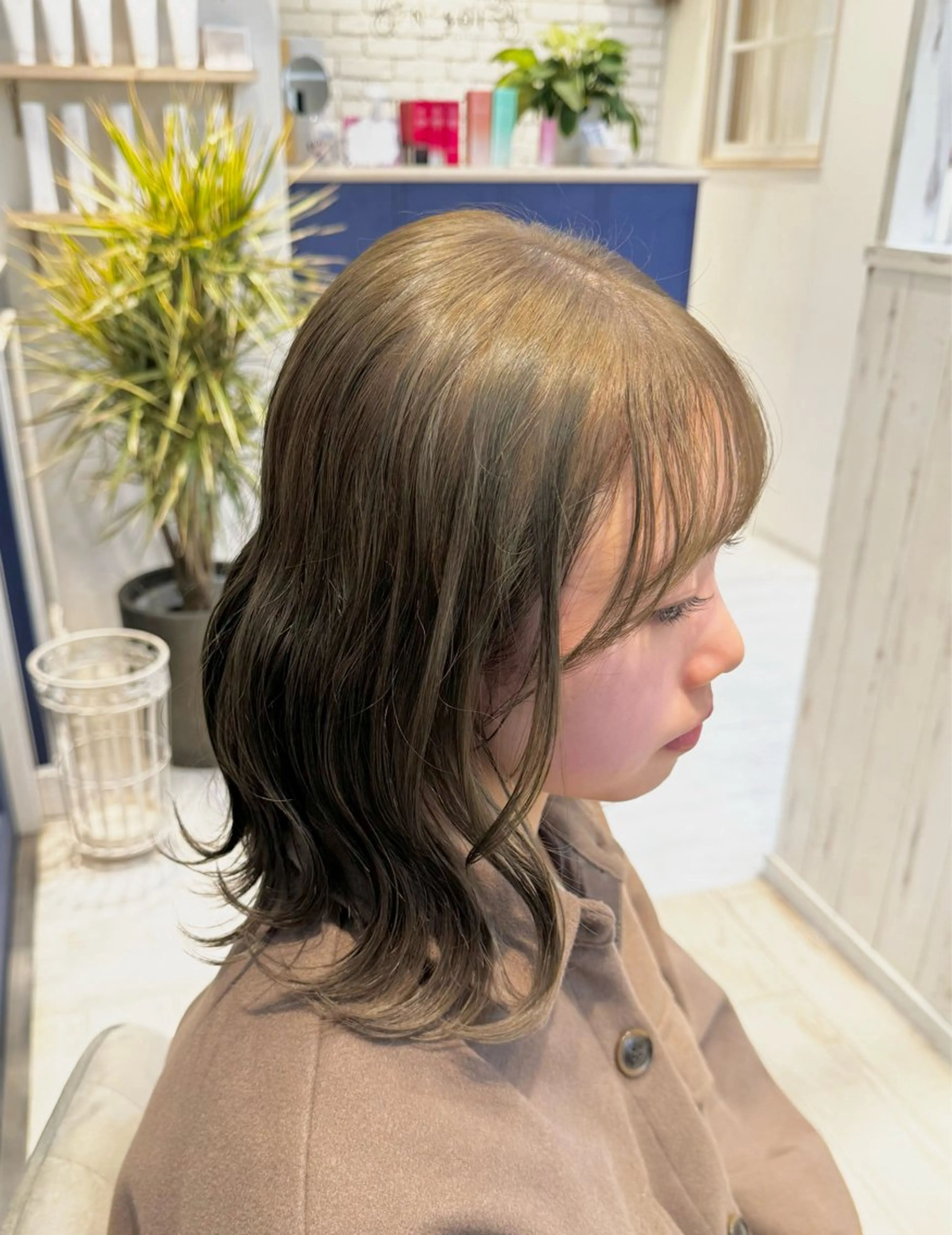 ミディアム カラー グレージュ オリーブグレージュ オリーブグレー ヘアカラー トリートメント 吉田 新平のヘアスタイル