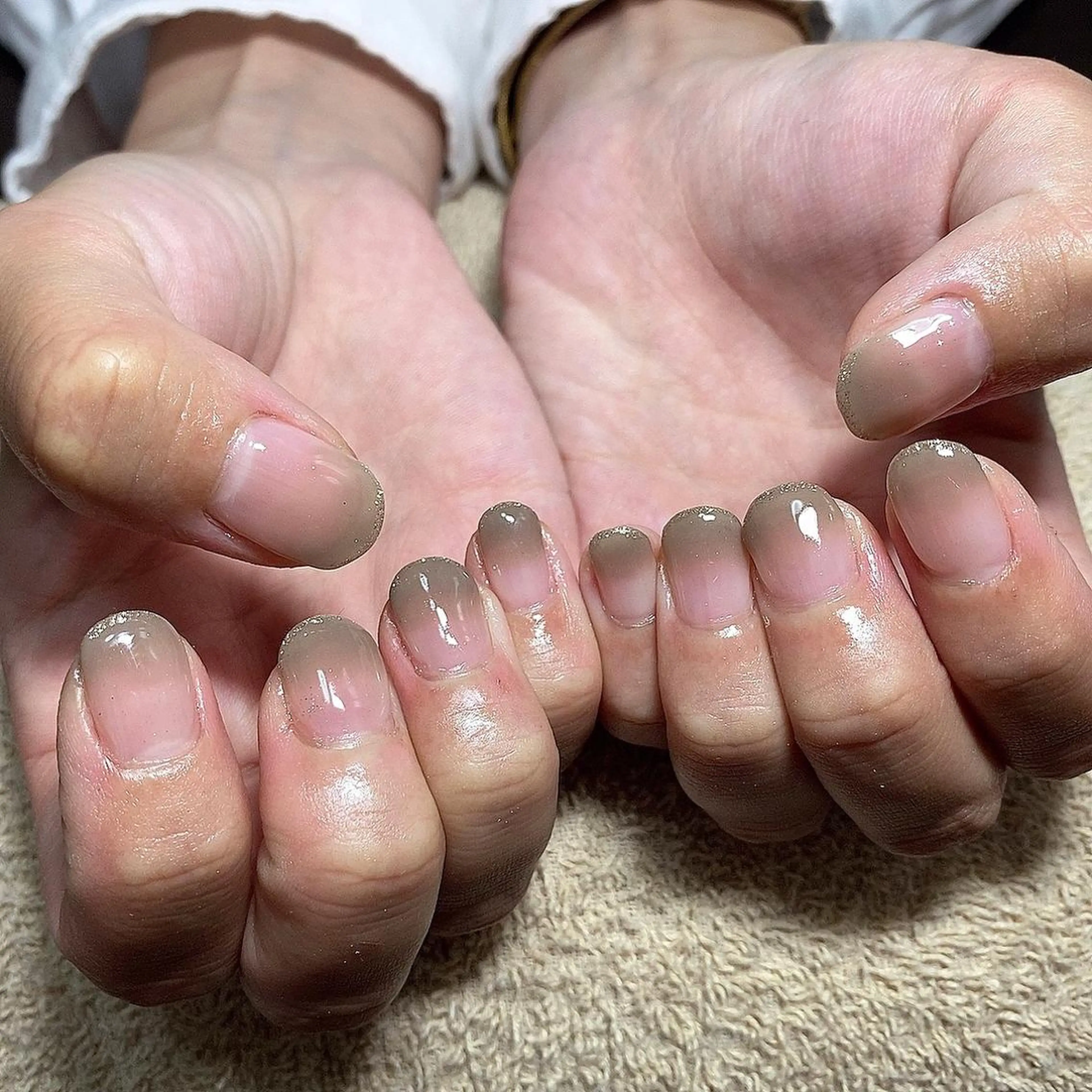 ネイル グラデーション ラメ(グリッター) ハンドネイル Ulu  Nail 🌱MOMOKAのネイルデザイン