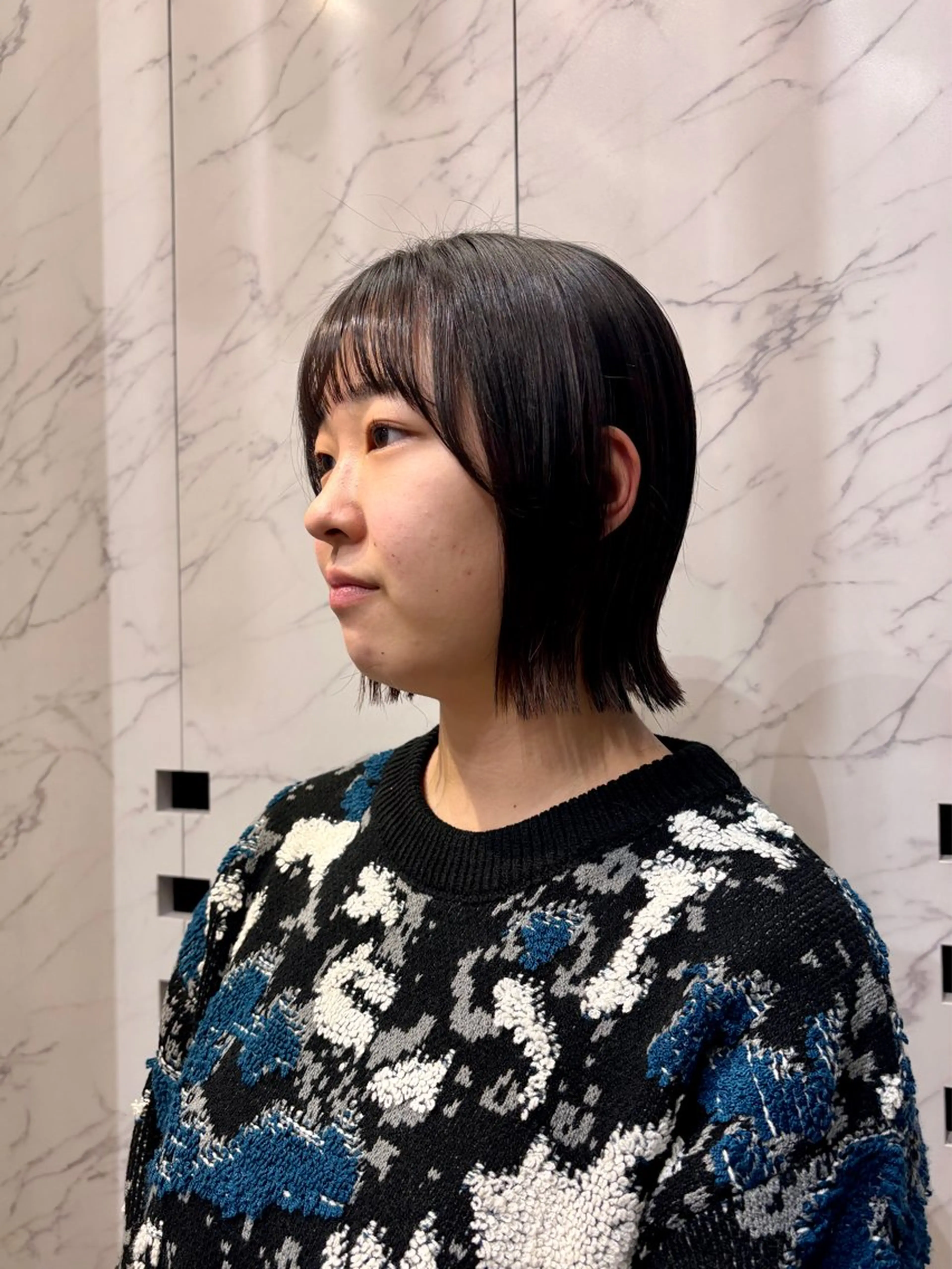 ミディアム 外ハネヘア カット miu /透明感カラーのヘアスタイル