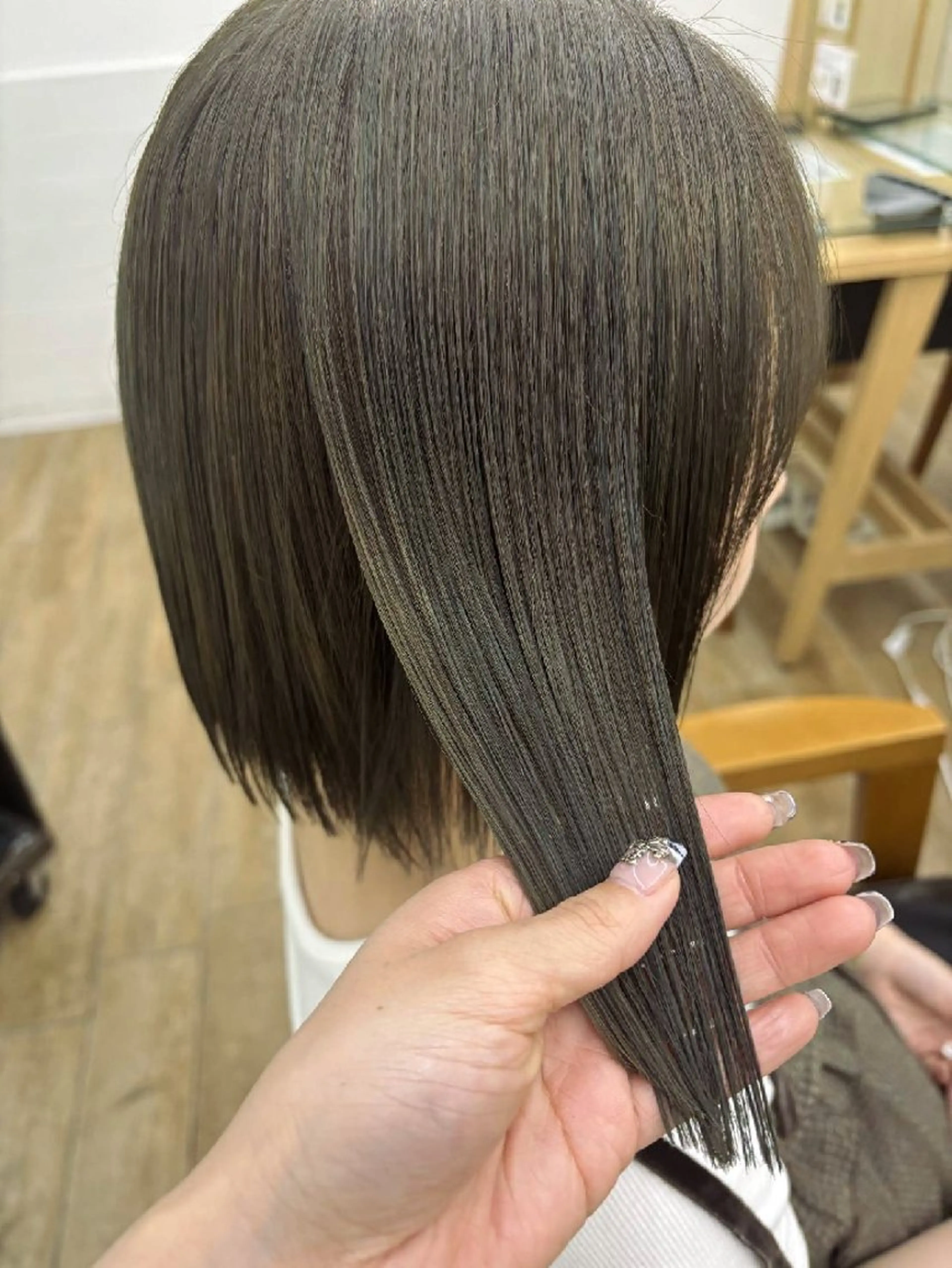 ☆平日1名様限定☆赤み消しオリーブカラー🫒💚の写真