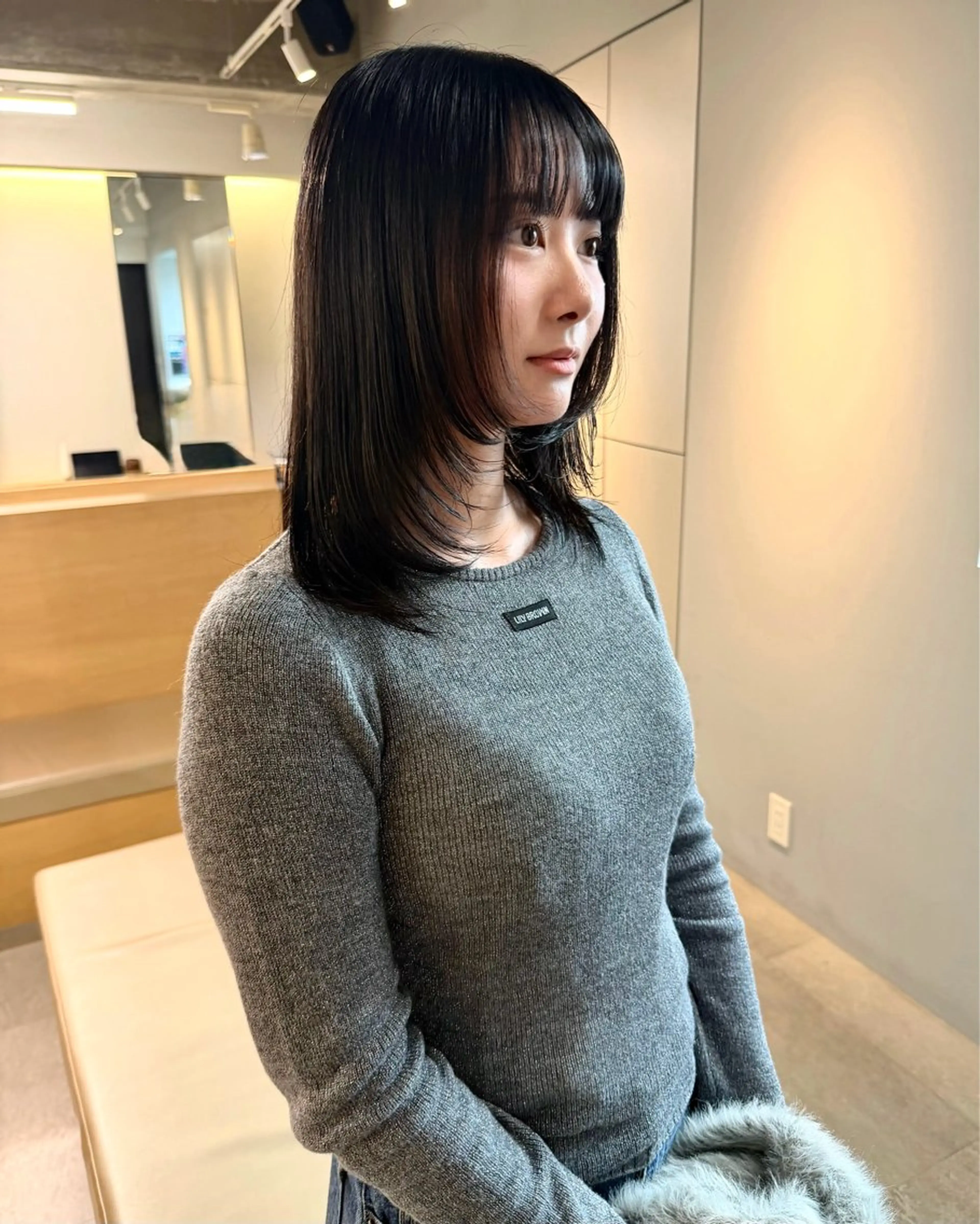 セミロング ハッシュカット レイヤーカット カット トリートメント RAIMA ハイトーン/ベージュのヘアスタイル