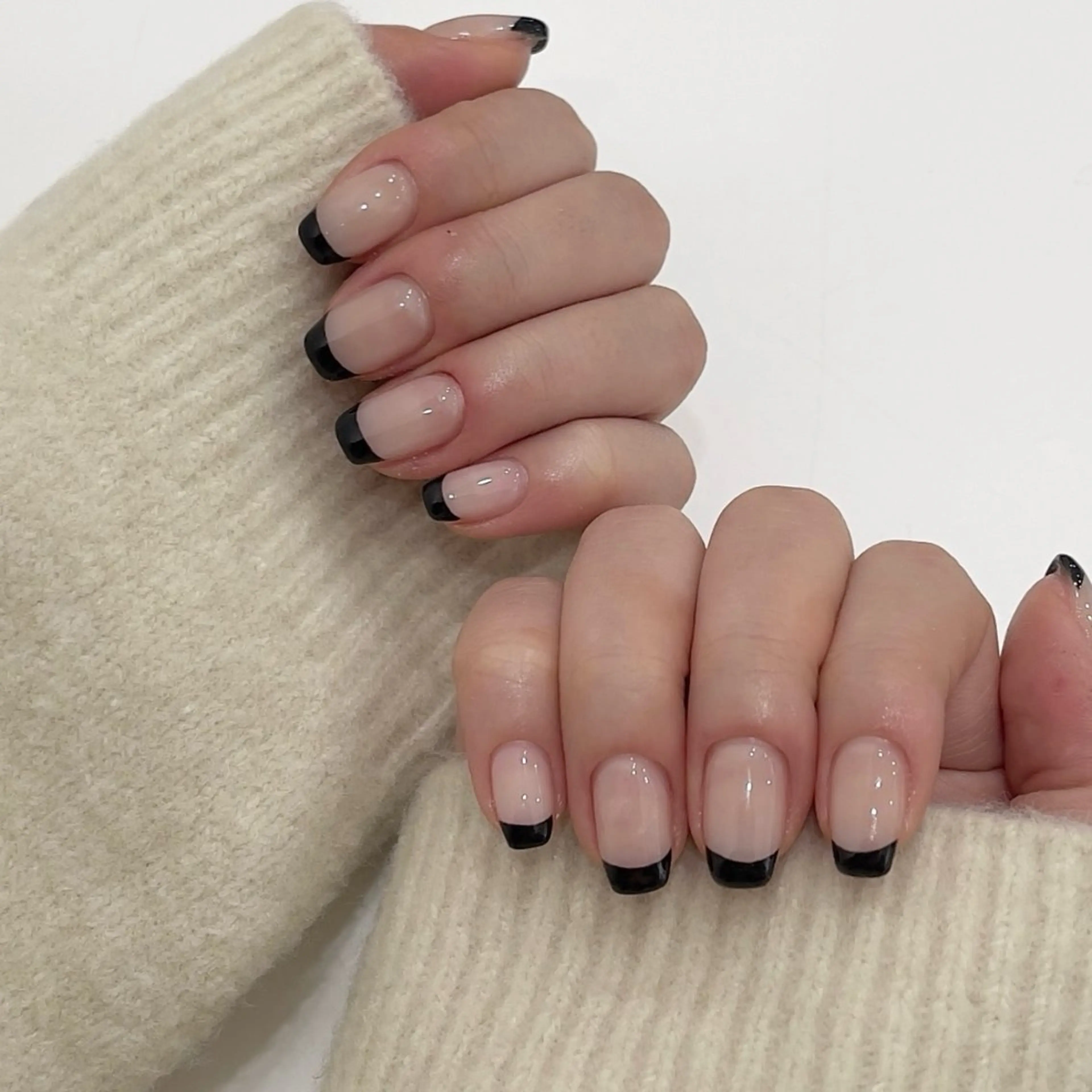ネイル キラキラネイル 韓国ネイル 水色 マグネットネイル ミラーネイル ハンドネイル ハンドケア Lala Nails所属・Lala Nailsのネイルデザイン