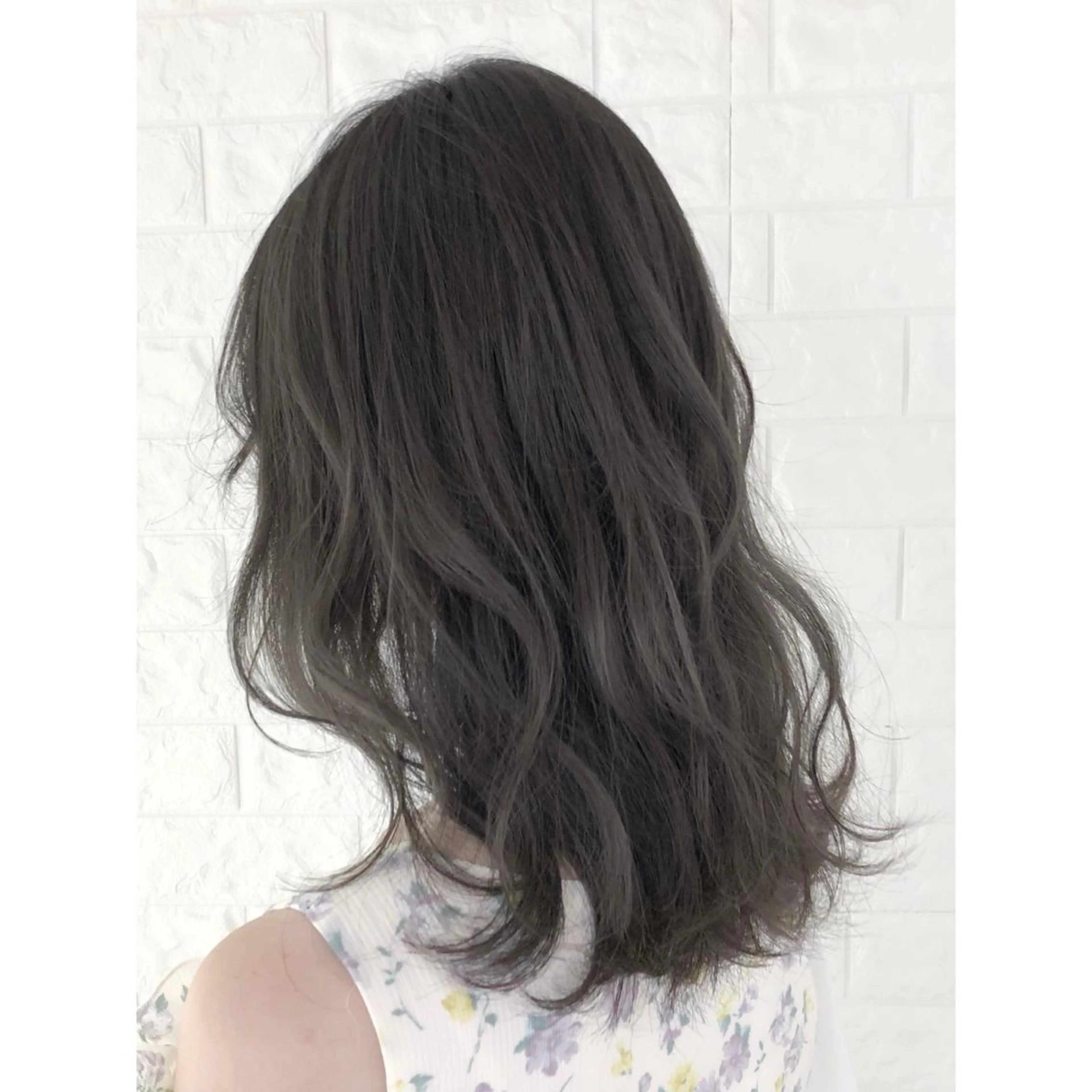 ミディアム カラー アッシュ 透明感カラー イルミナカラー トリートメント カット ヘアカラー パーマ トリートメント ヘッドスパ KIZU 髪質改善 オカルト怪談のヘアスタイル
