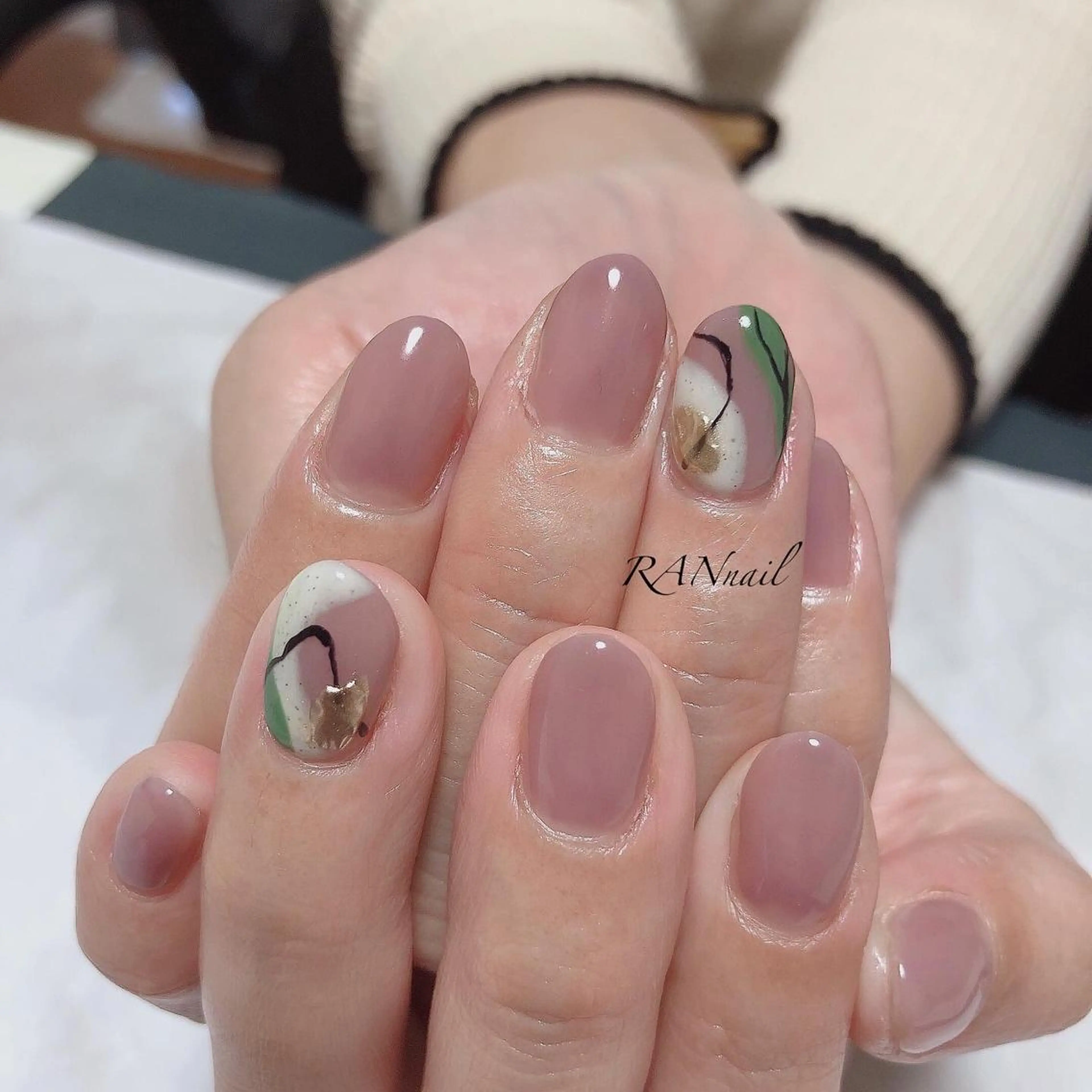 ネイル グリーン オフィスネイル ワンカラーネイル ピンク シンプルネイル ハンドネイル フットネイル RAN nail 〜ランネイル〜所属・RAN nailのネイルデザイン