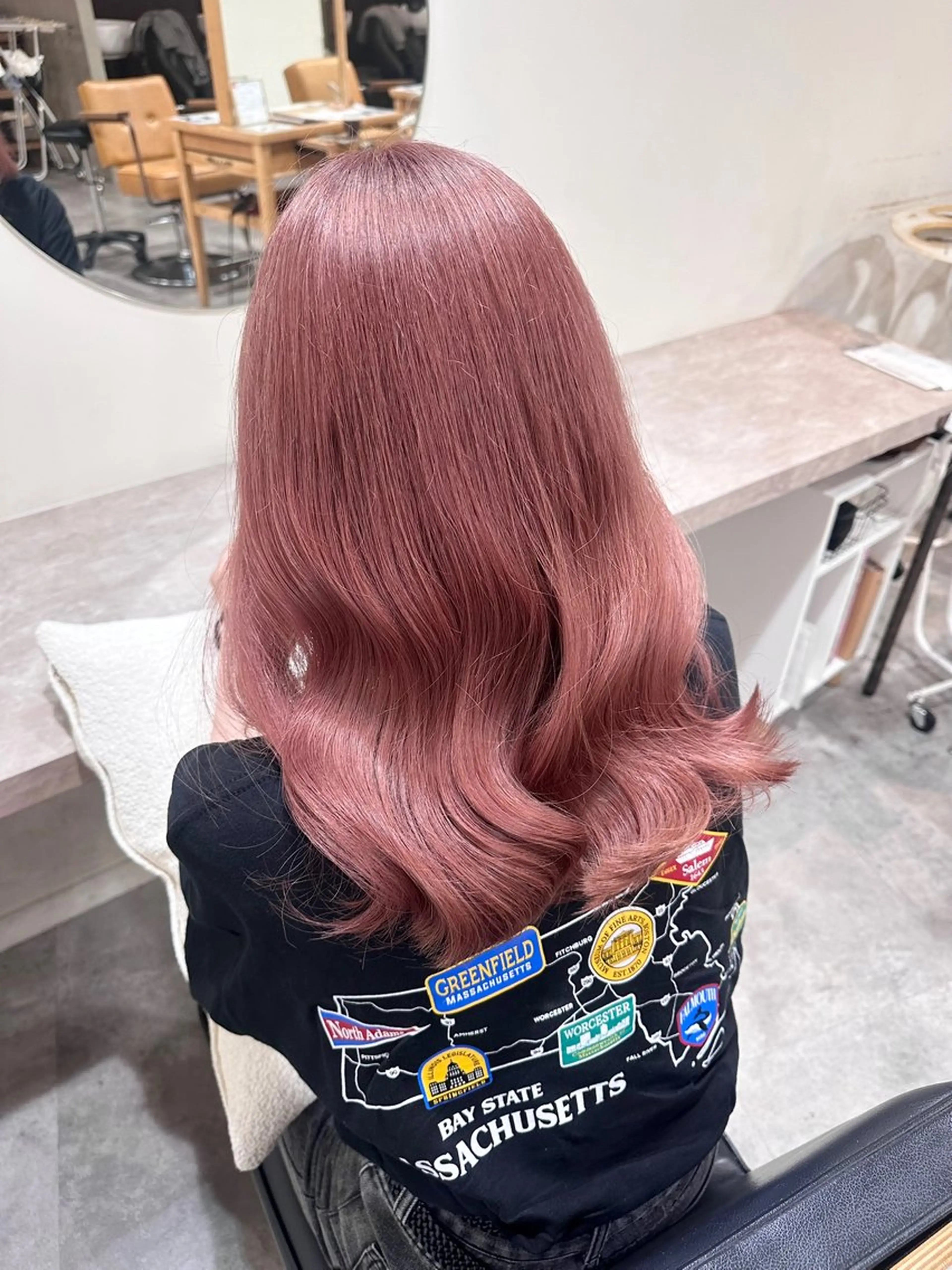 セミロング カラー ブリーチ ピンクカラー ヘアカラー 福崎 真奈のヘアスタイル