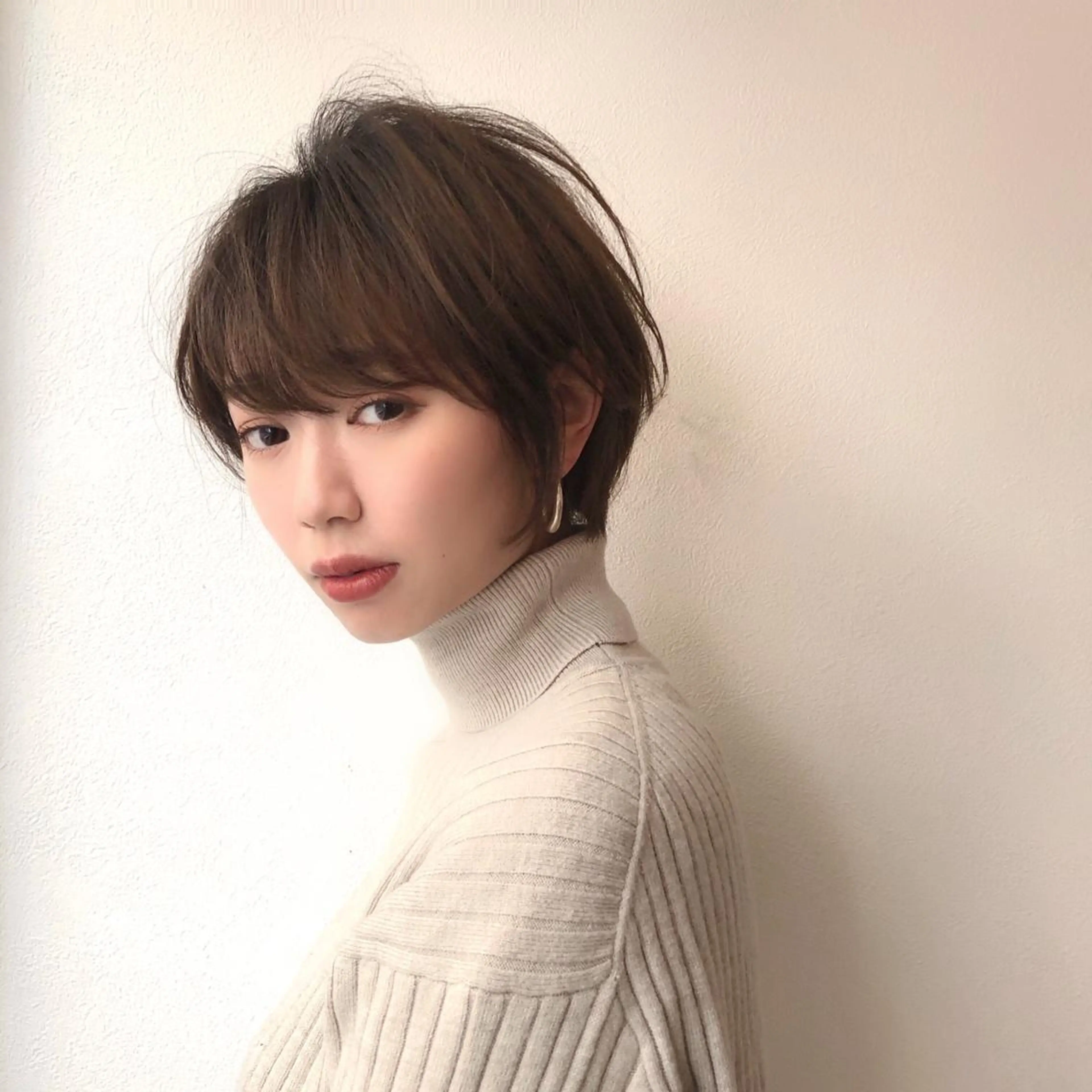 ショート esse大阪茶屋町店所属・レイヤーカット 新井田陽寿のヘアスタイル