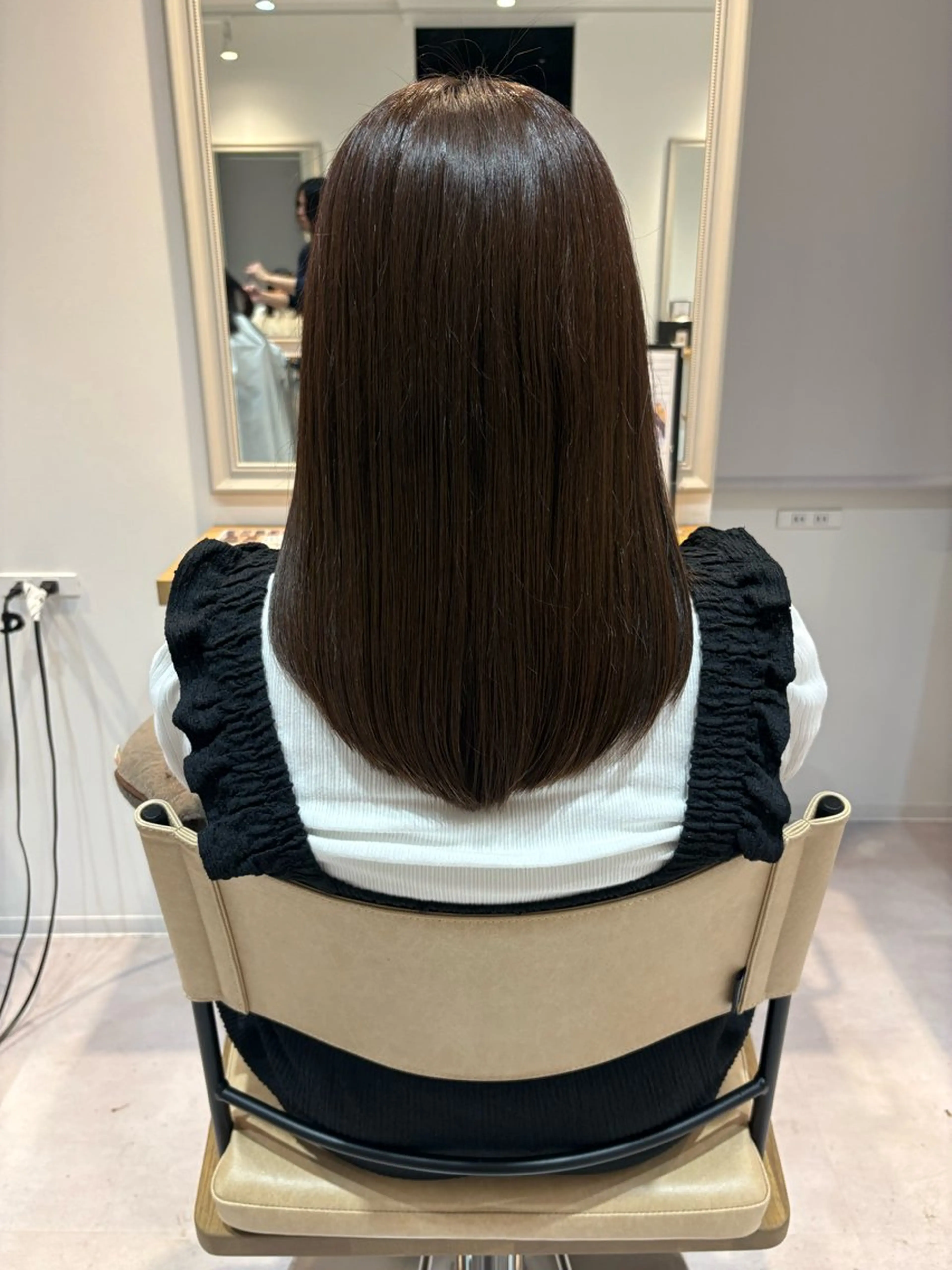 セミロング カット 藤田 小波のヘアスタイル
