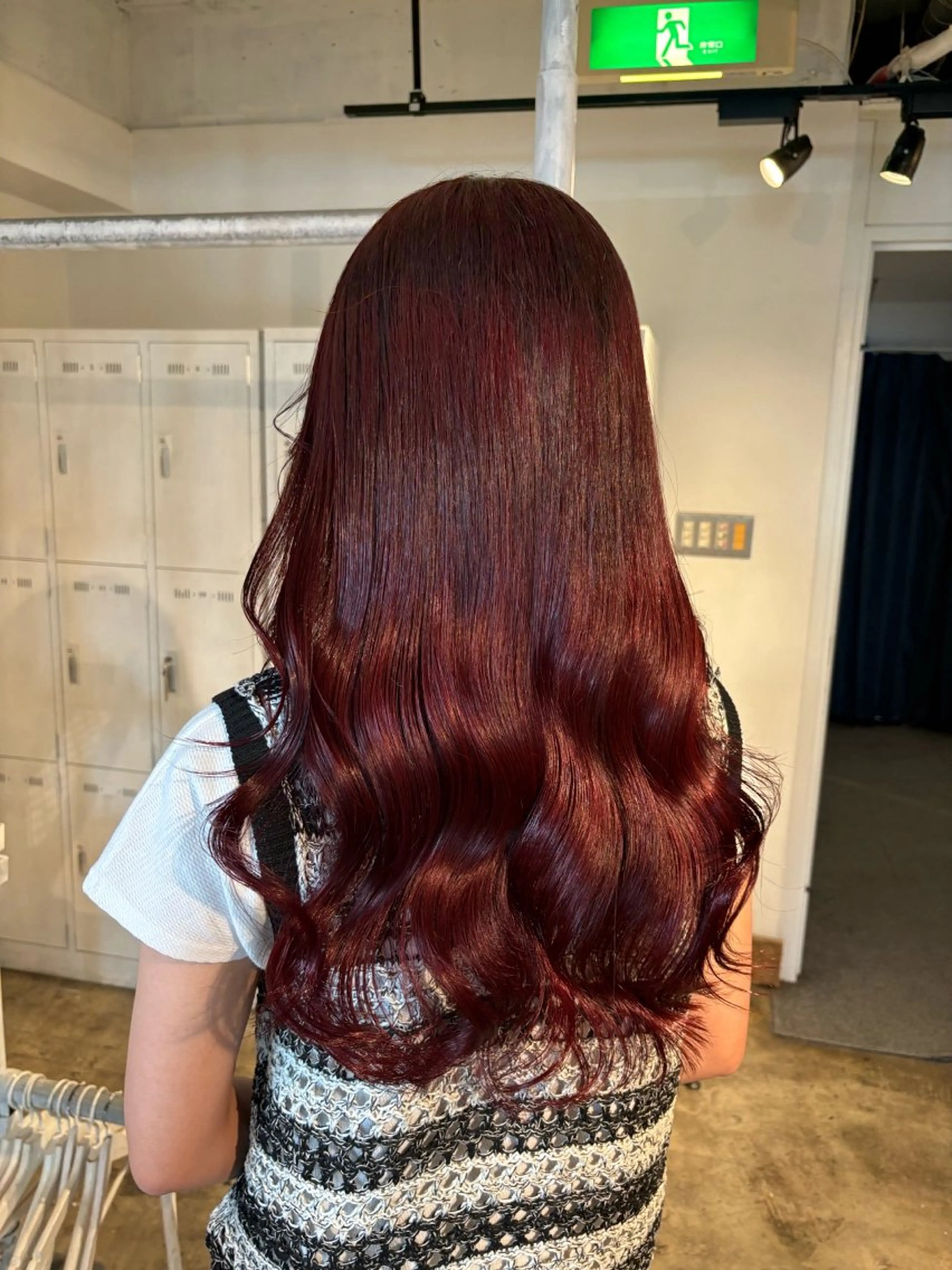 ロング カラー ブリーチ ボルドーカラー ダブルカラー ブリーチなしカラー レッドカラー 暖色カラー🍒 ケアブリーチ/akiのヘアスタイル