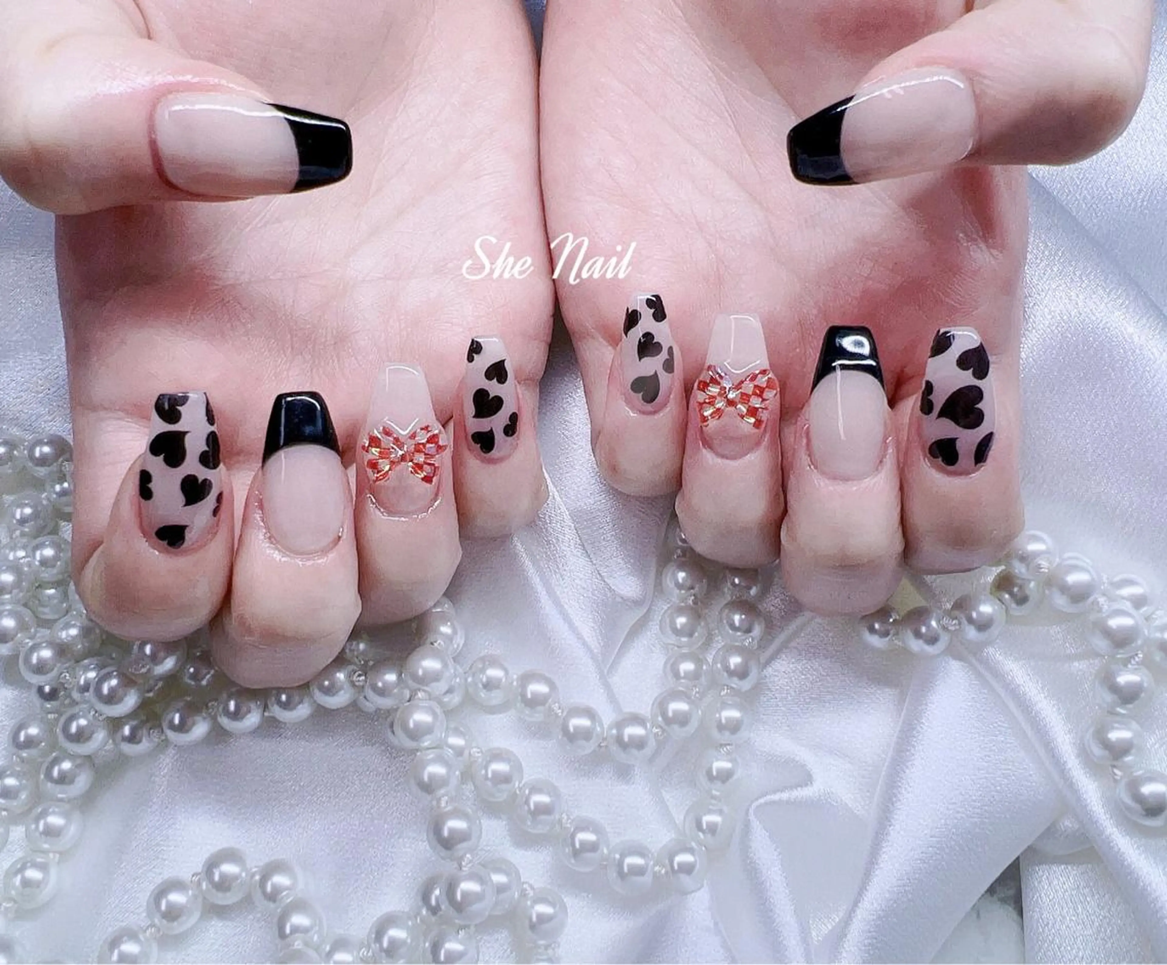 ネイル チークネイル 長さ出し 持ち込み ストーンネイル ネイルチップ ハンドネイル She   Nail所属・ISA_ BELLAのネイルデザイン