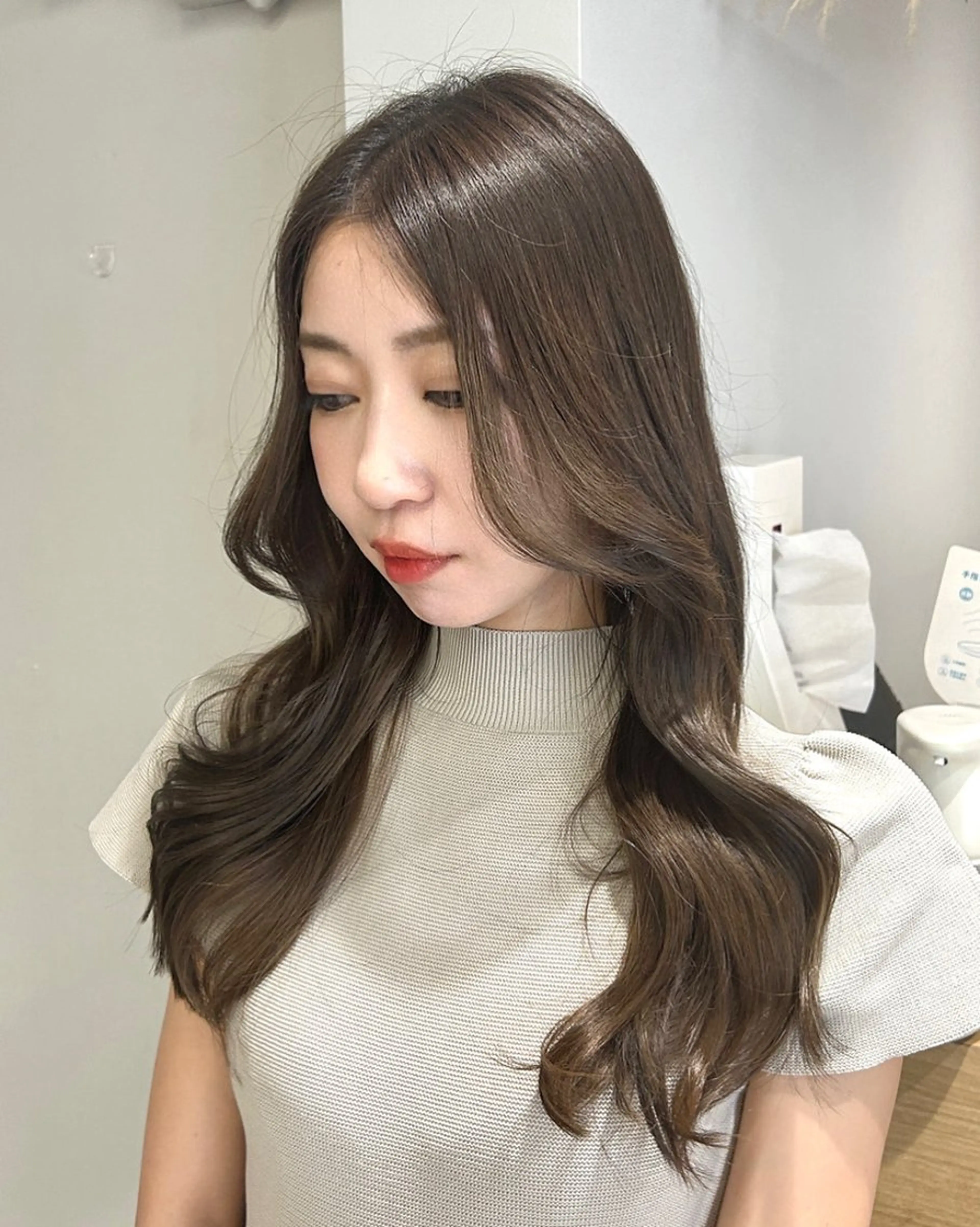 ロング カラー ブリーチ 透明感カラー ブリーチなしカラー オリーブカラー 韓国風ヘア Lien by kiitos所属・韓国ヘア×レイヤー カット/上田丈也のヘアスタイル