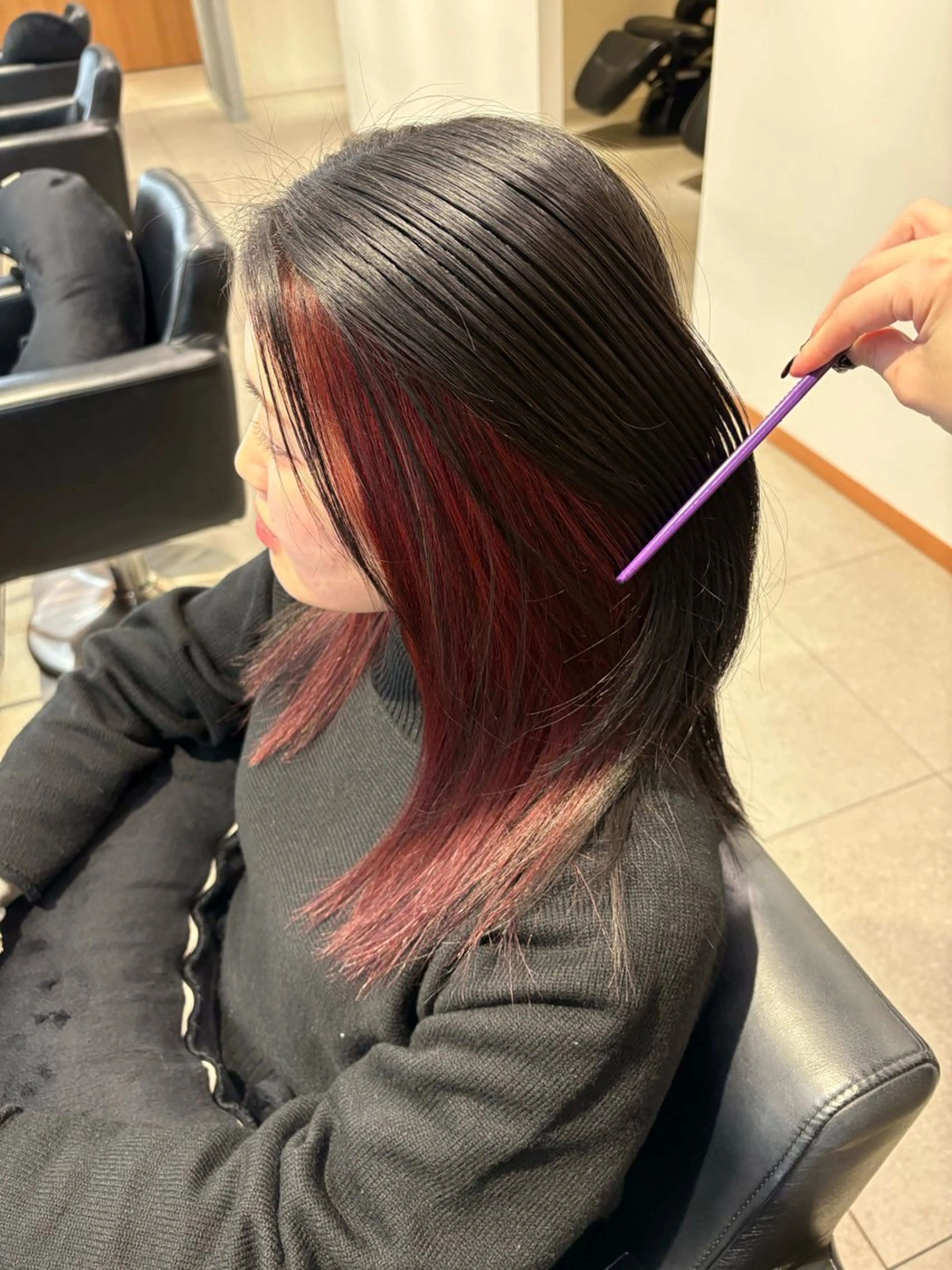 ミディアム カラー インナーカラー レッドカラー ヘアカラー ERII (ému） 伏見/カット無料のヘアスタイル
