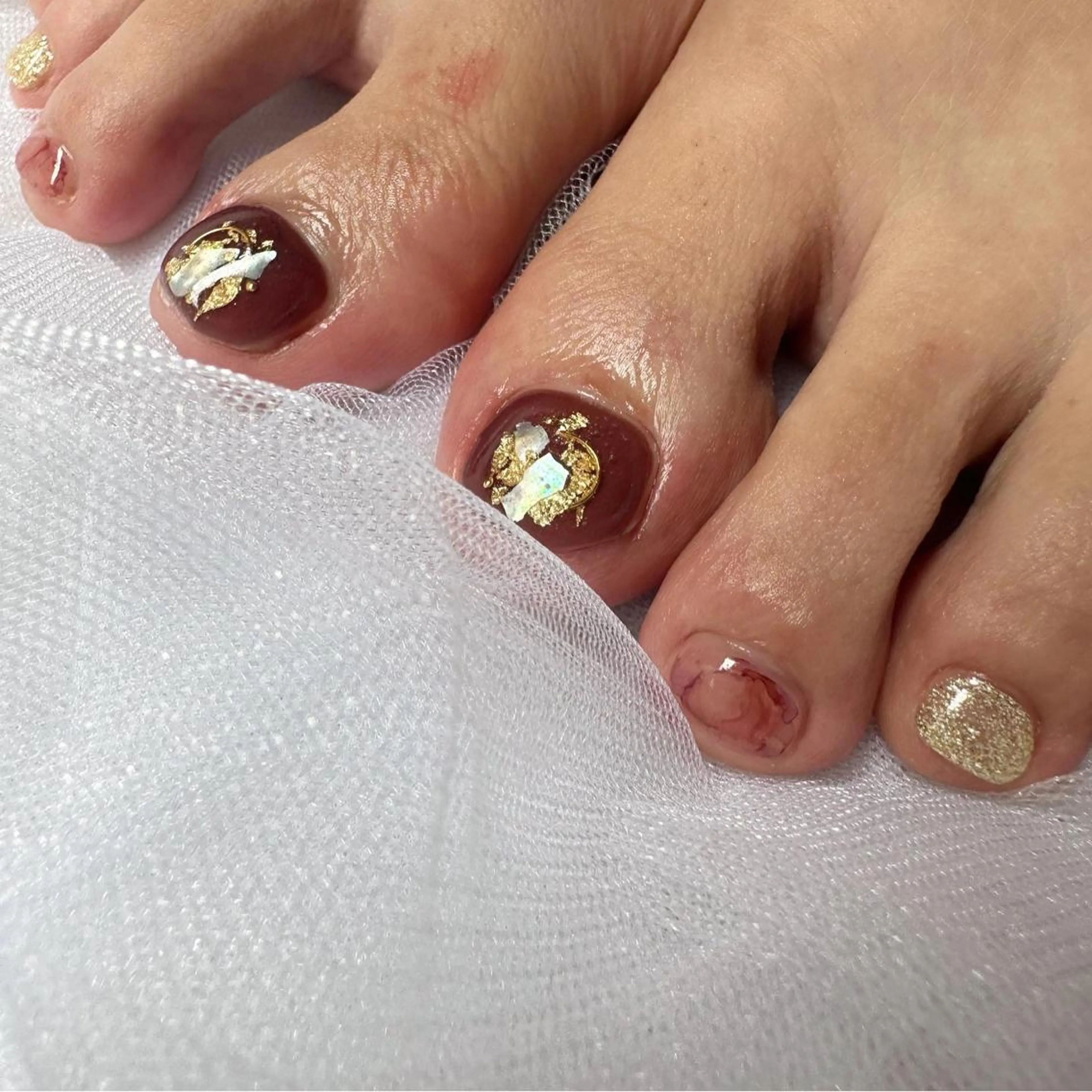 ネイル アートネイル ブラウン クリアネイル フットネイル 氷ネイル・うるうるネイル 🪞KAPE NAIL 🪞のネイルデザイン