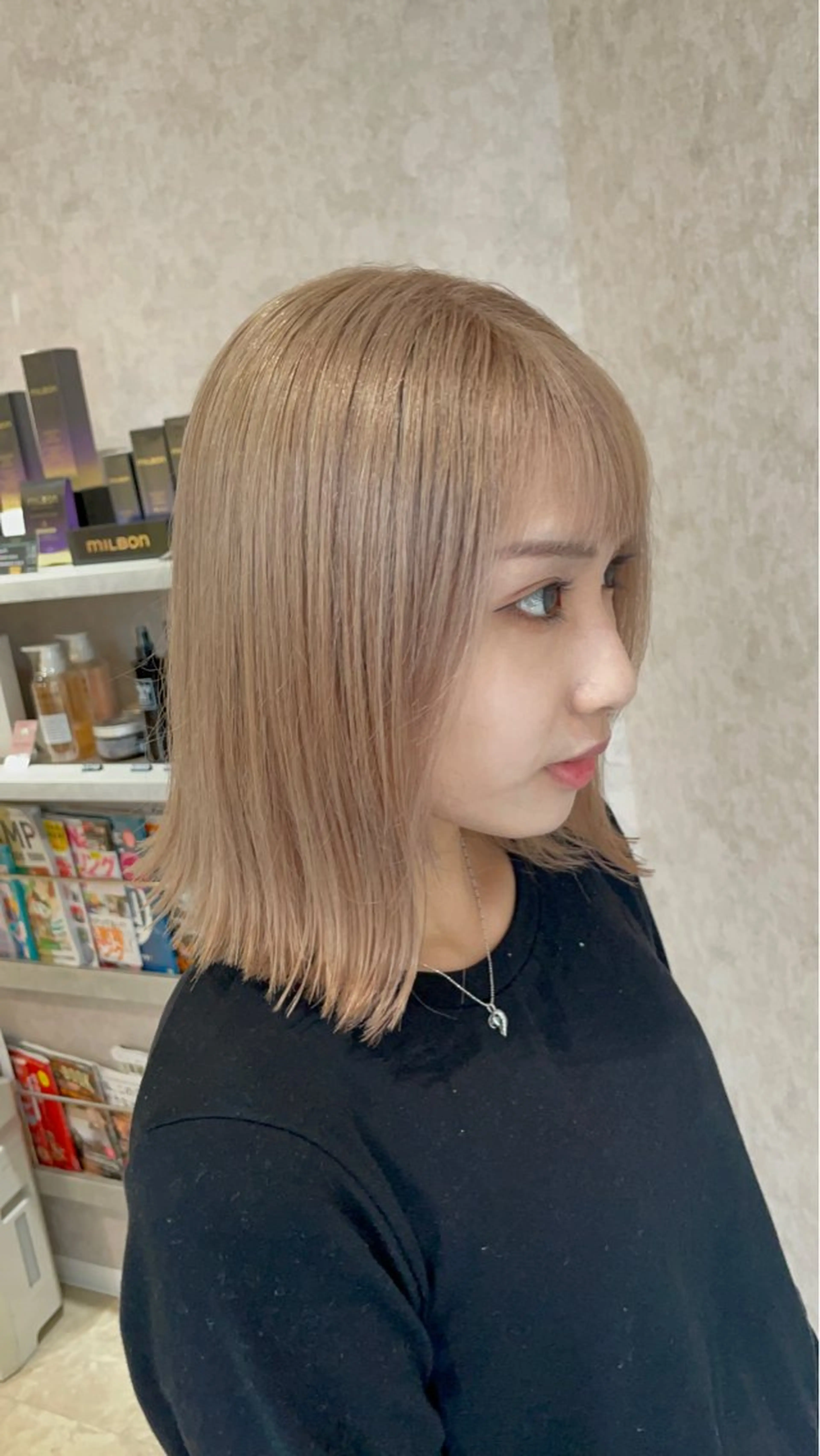 ミディアム カラー ベージュカラー ブリーチ ブロンド ブロンドベージュ ケアブリーチ ヘアカラー Taku ／ケアハイトーンのヘアスタイル