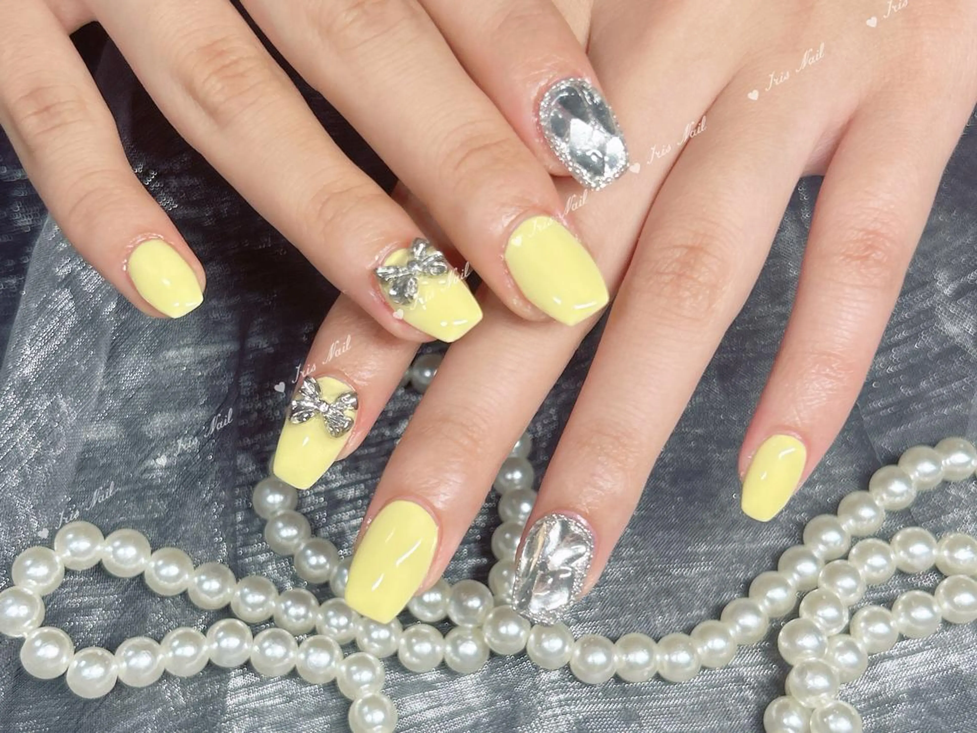 ネイル キラキラネイル 黄色 ハンドネイル ハンドケア IRIS NAIL大塚のネイルデザイン