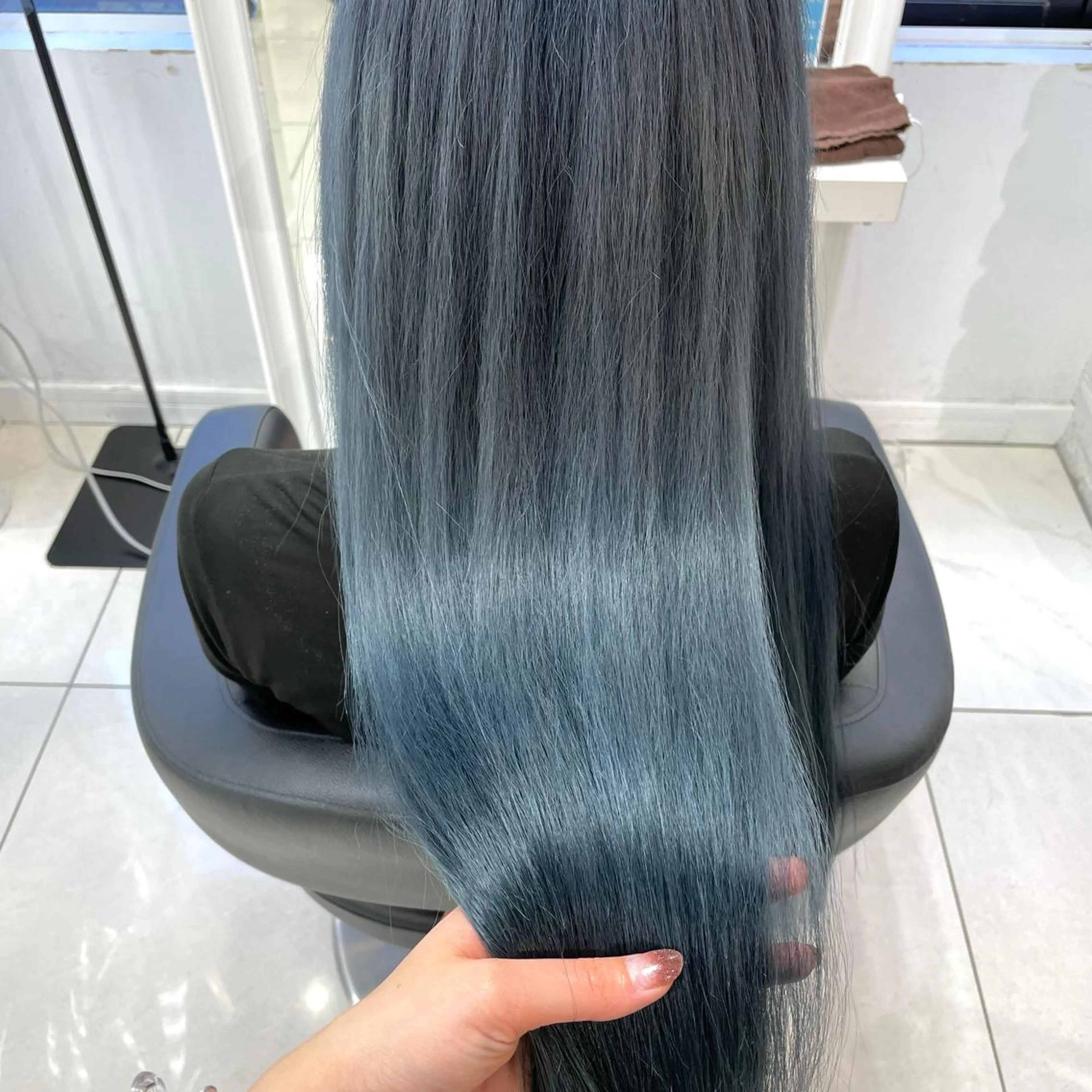 ロング カラー ブリーチ ブルーカラー ハイトーンカラー イルミナカラー カット ヘアカラー トリートメント 【デザインカラー】 粥川佳日望のヘアスタイル