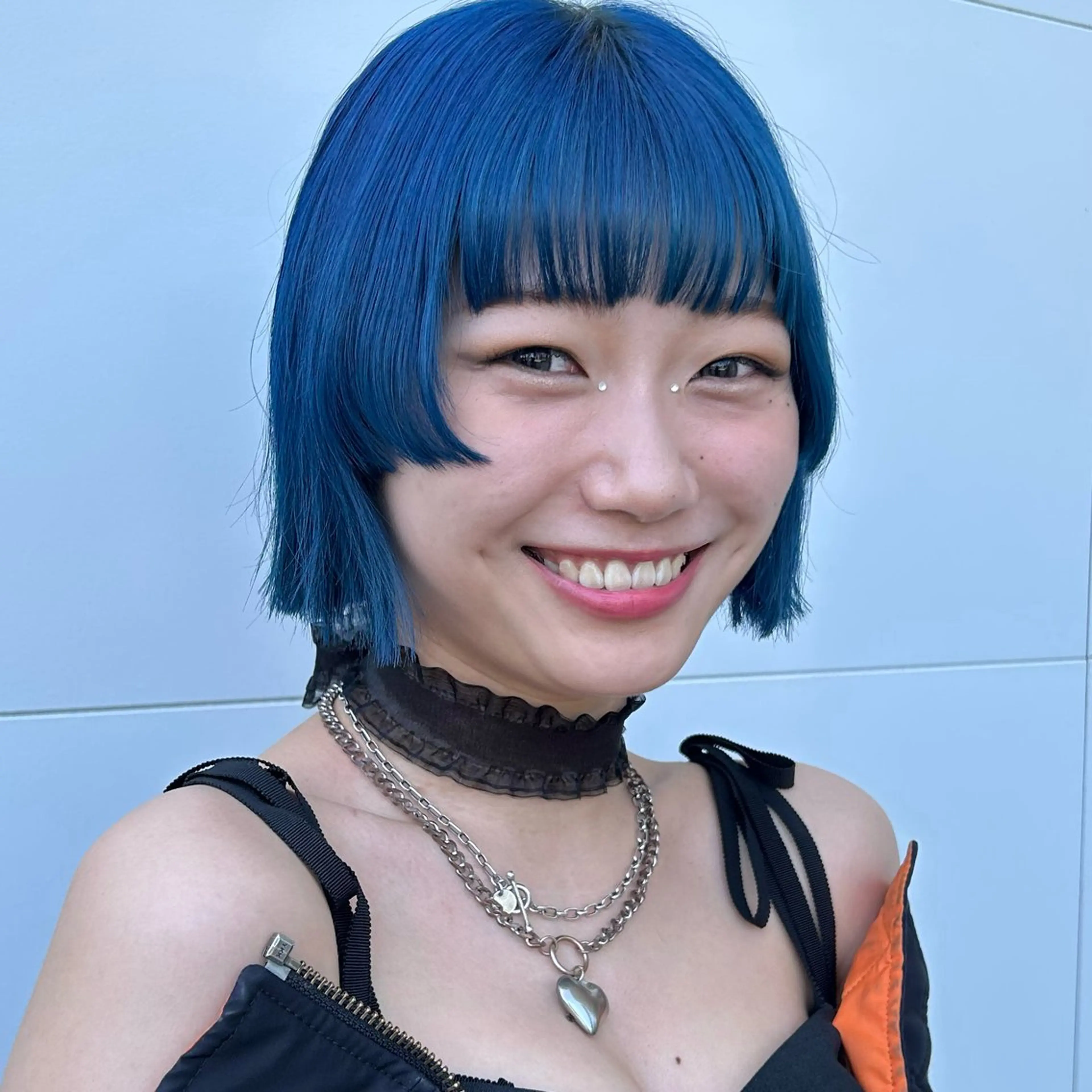 ショート カラー ブリーチ ブルーカラー ハイトーンカラー インナーカラー ボブ nui所属・清水優/レイヤー/ ボブ/髪質改善のヘアスタイル