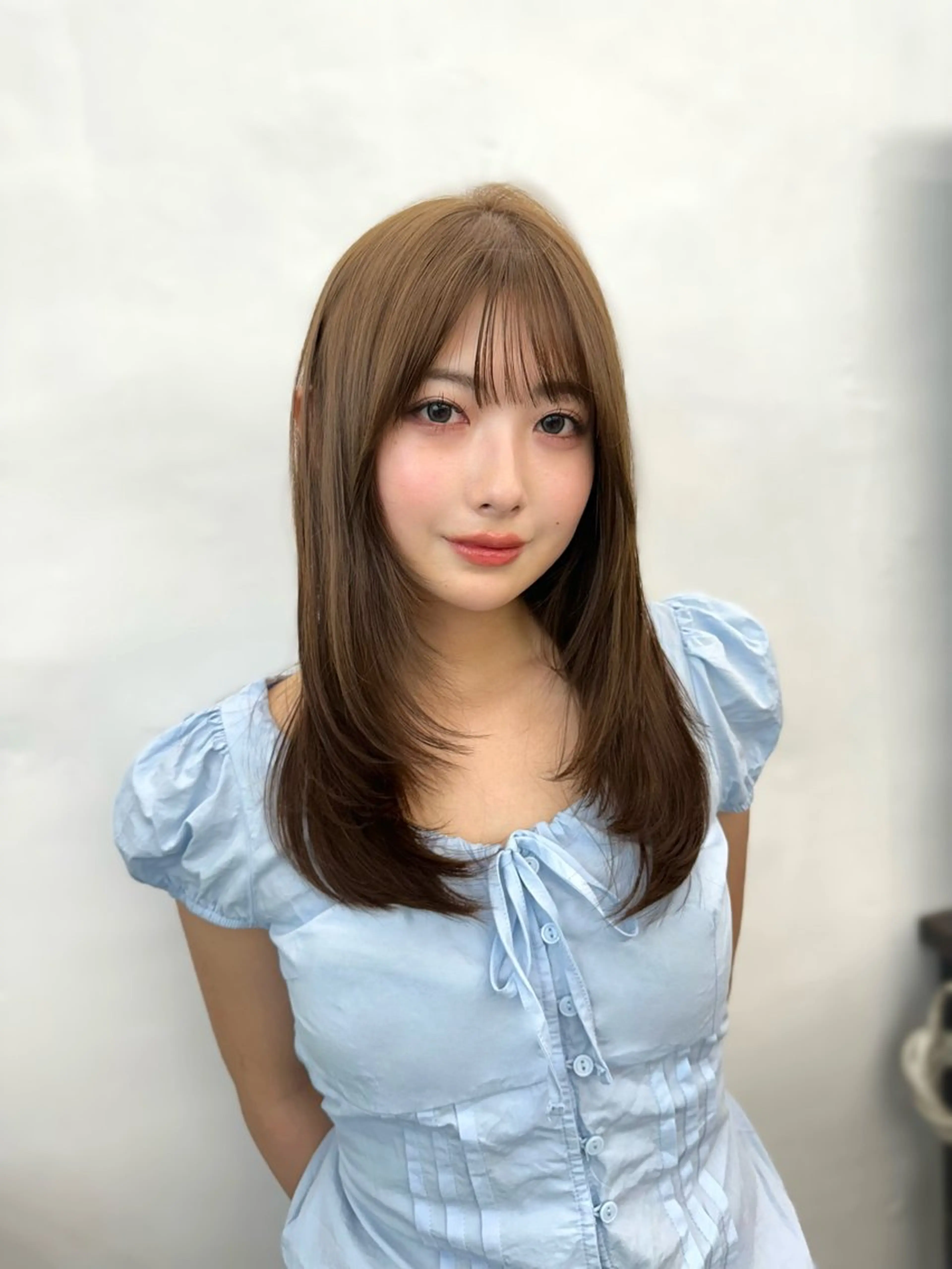 ミディアム カラー 透明感カラー オリーブカラー 顔周りカット レイヤーカット 小顔カット ミディアム/レイヤー /透明感/かりん🎀のヘアスタイル