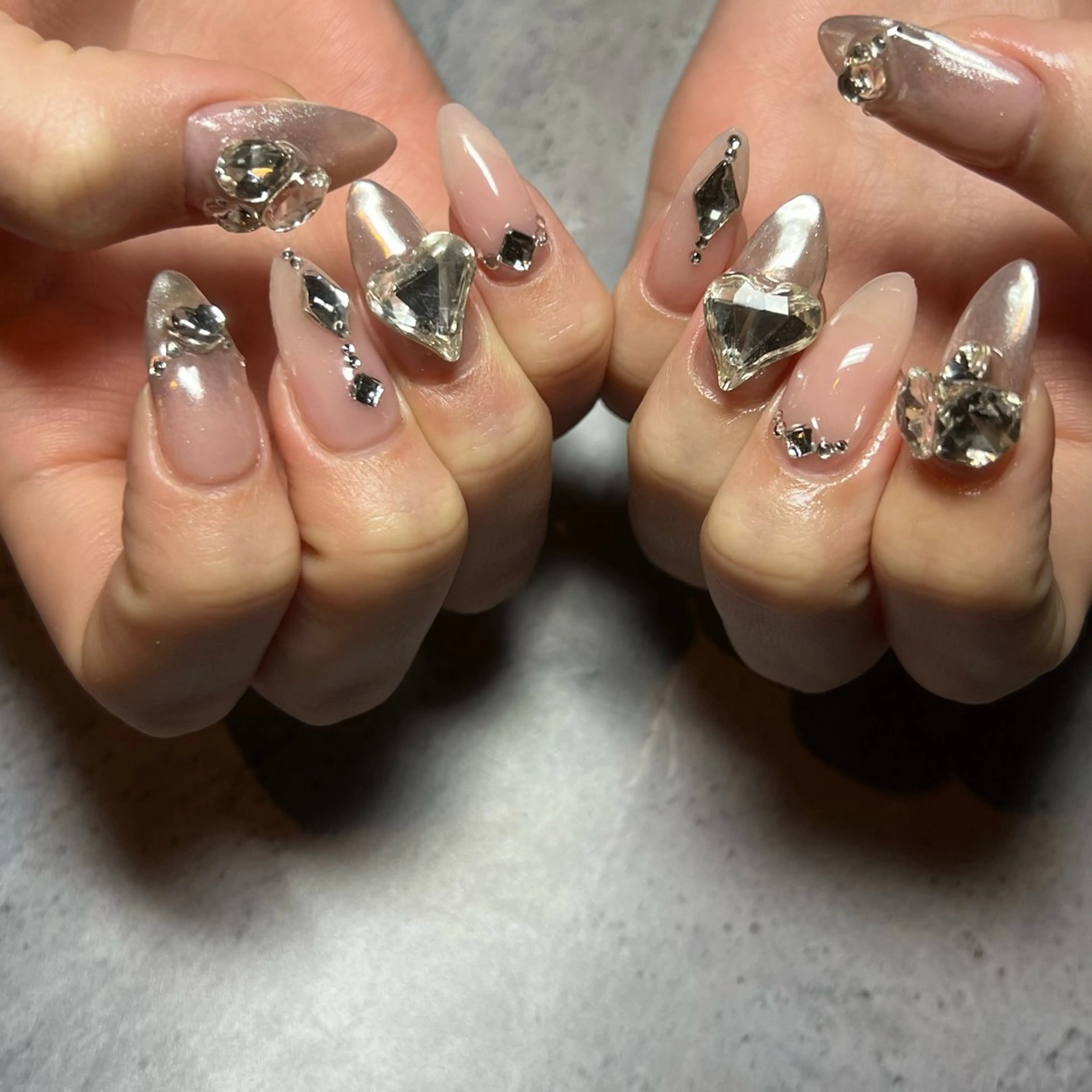 ネイル グラデーション 韓国ネイル ミラーネイル ハンドネイル 𝐫𝐚𝐢 𝐧𝐚𝐢𝐥のネイルデザイン