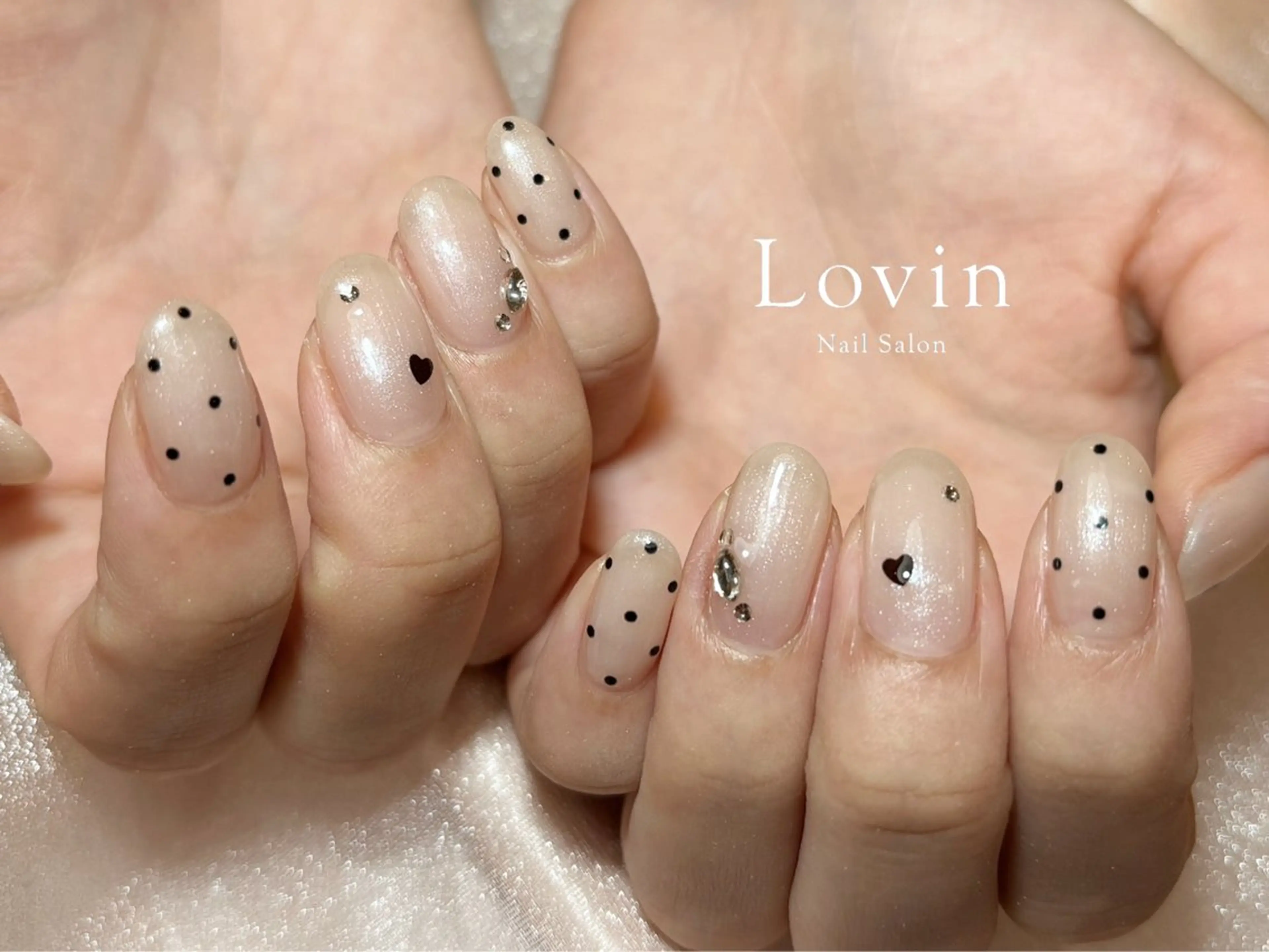 ネイル ホログラムネイル ラメ(グリッター) シンプルネイル パラジェル認定サロン　ネイルケア&スパ　Lovin【ラヴィン】所属・田中 凜歌のネイルデザイン